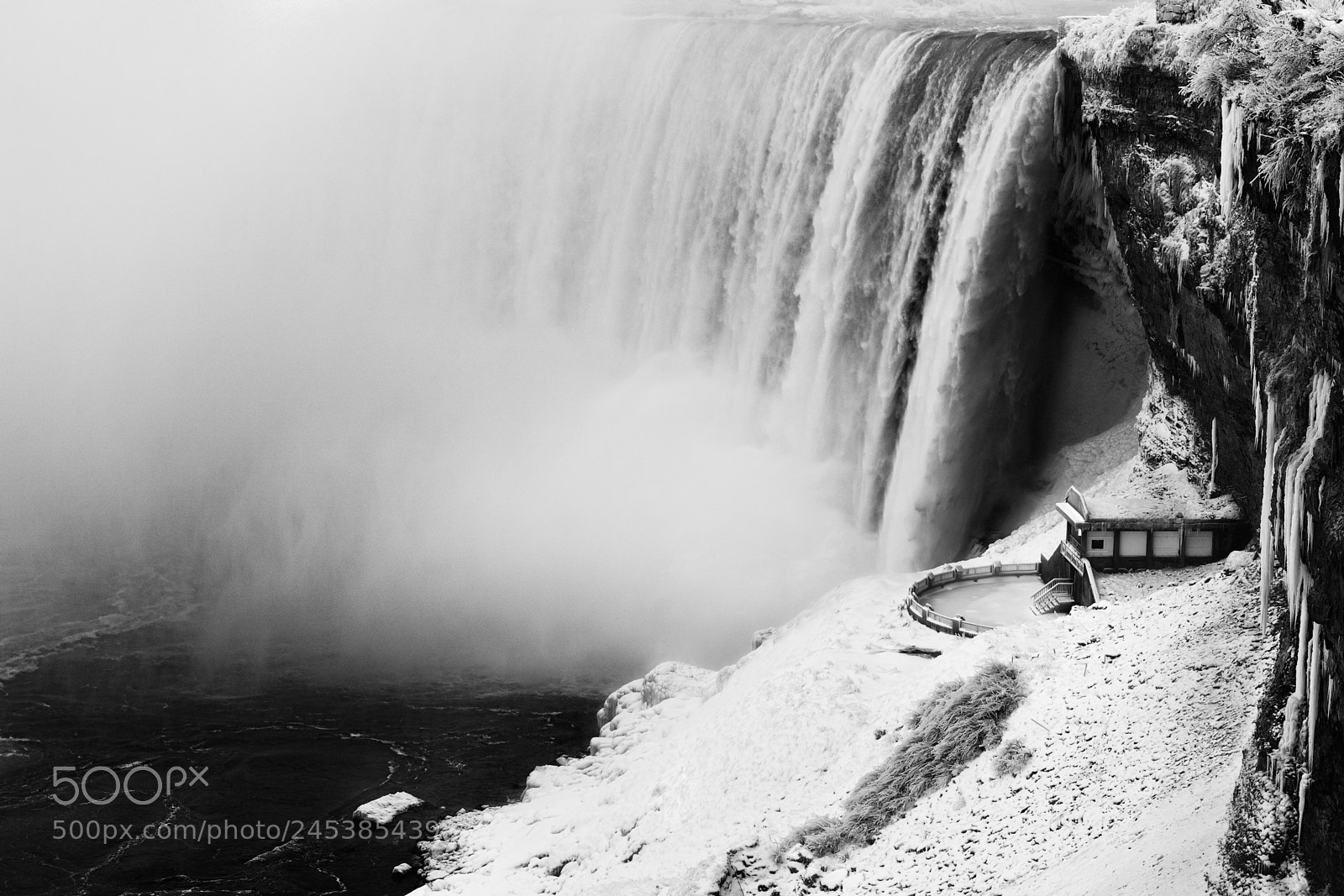 Sony a7 sample photo. Horseshoe in winter photography