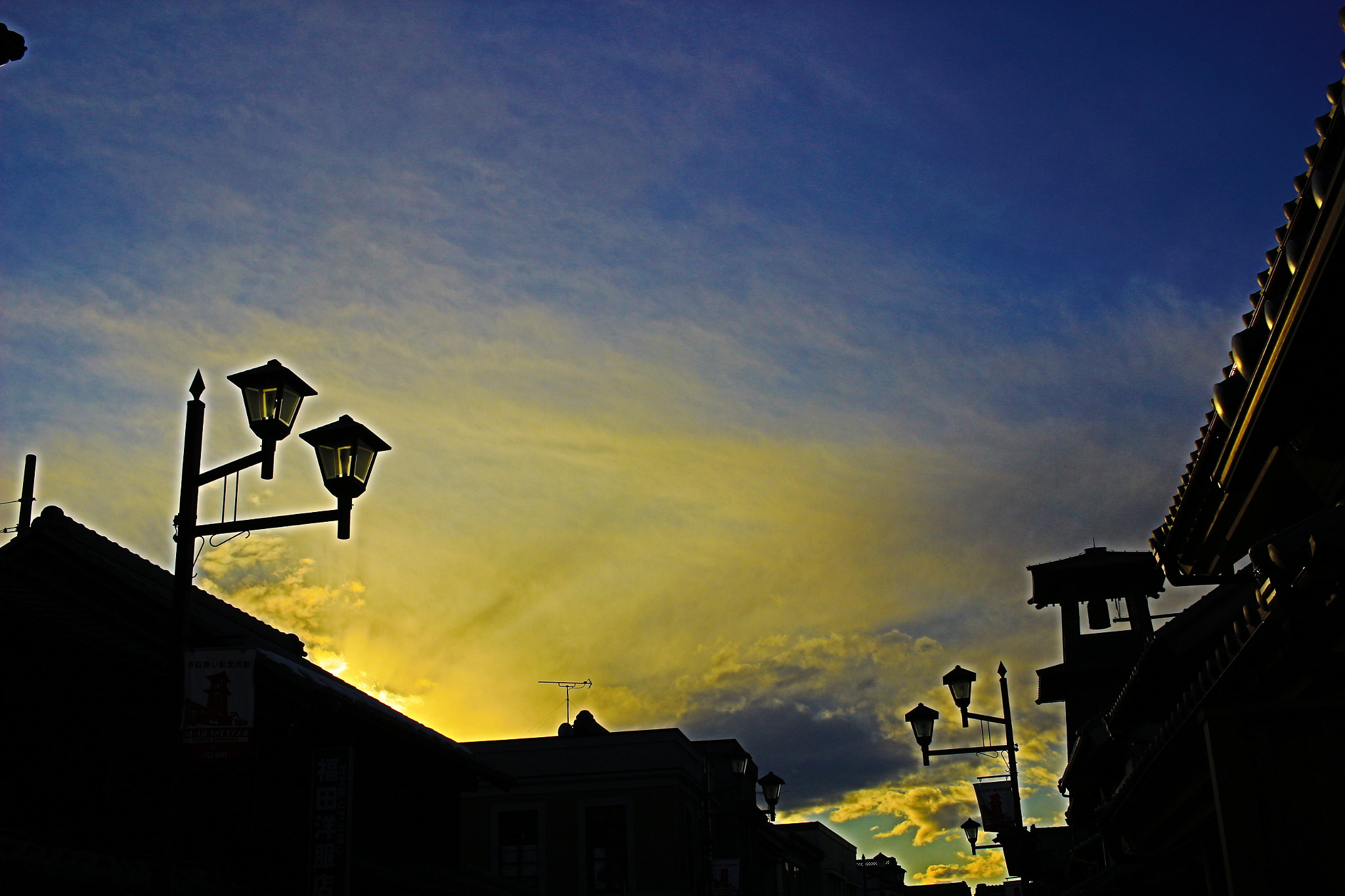 Canon EF-S 24mm F2.8 STM sample photo. Nostalgic cityscape at evening photography
