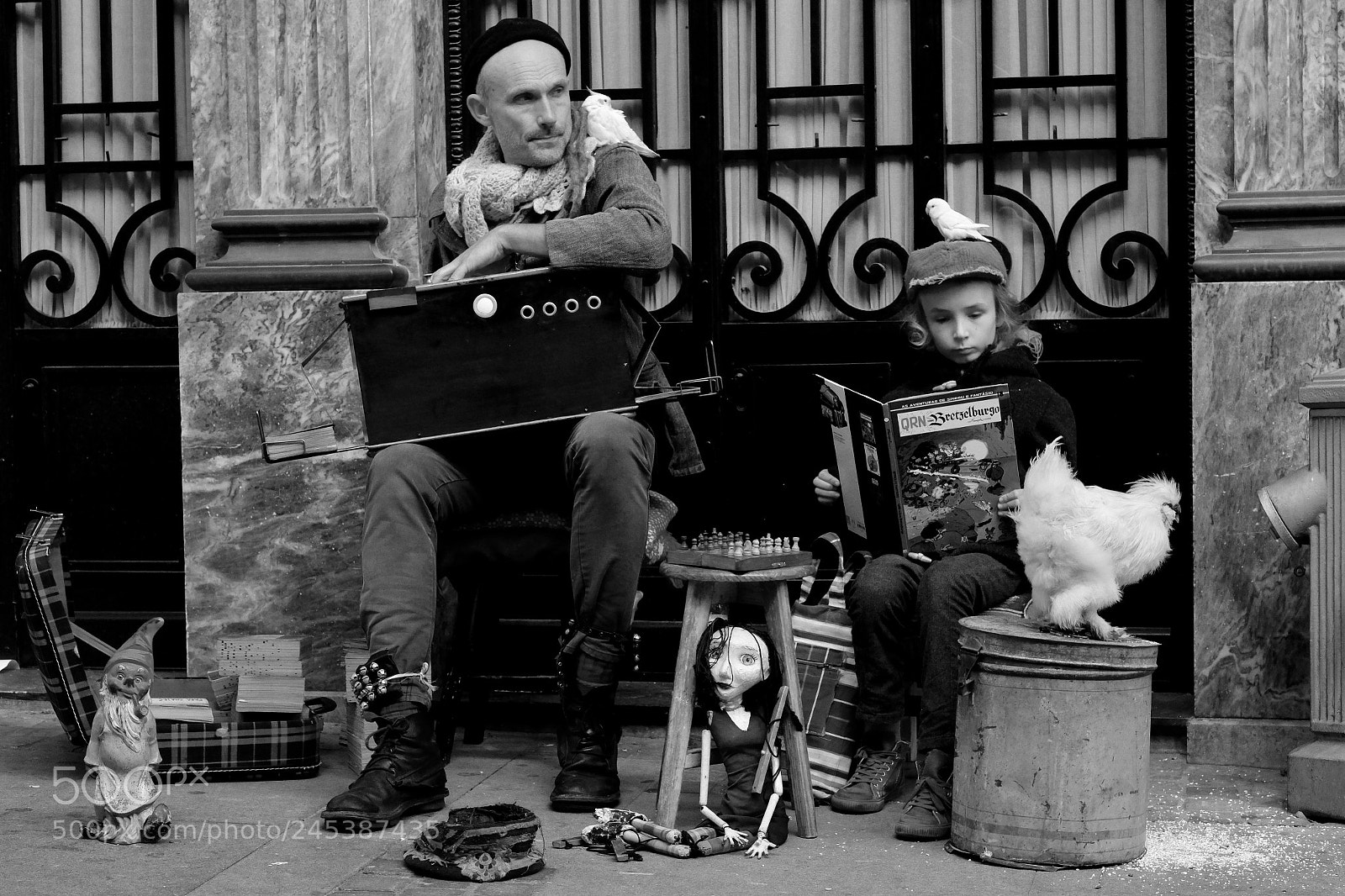 Fujifilm X-T1 sample photo. Portugal porto, a musician photography