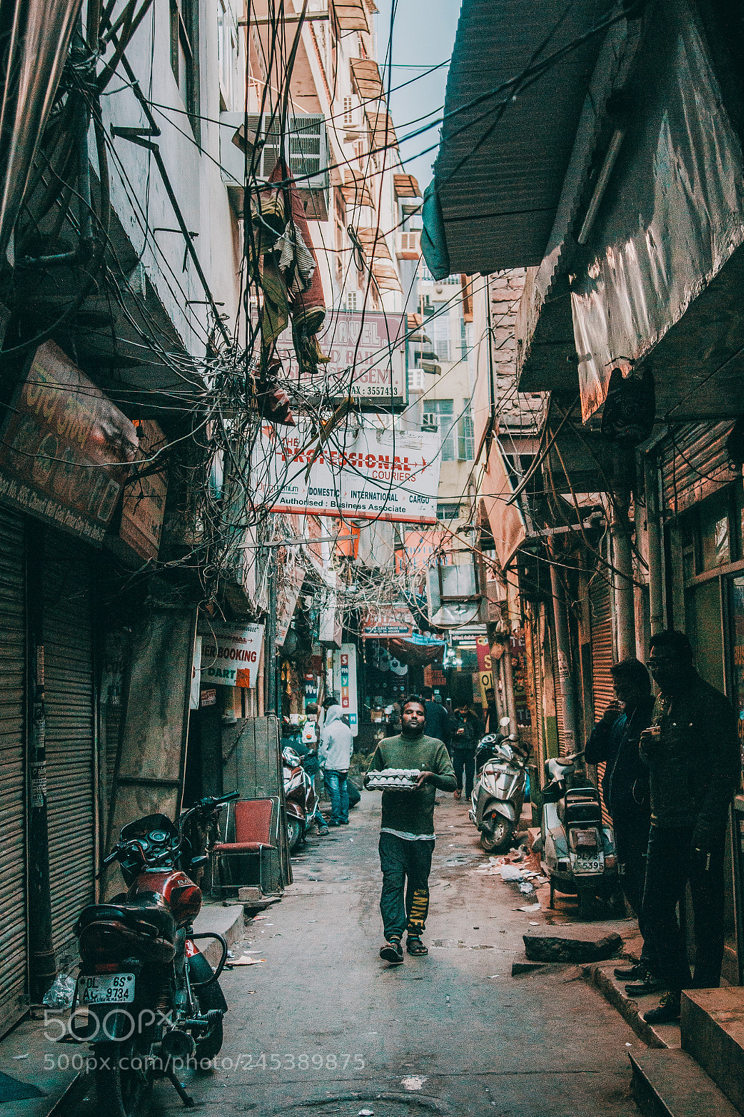 Canon EOS 600D (Rebel EOS T3i / EOS Kiss X5) sample photo. New delhi main bazar photography
