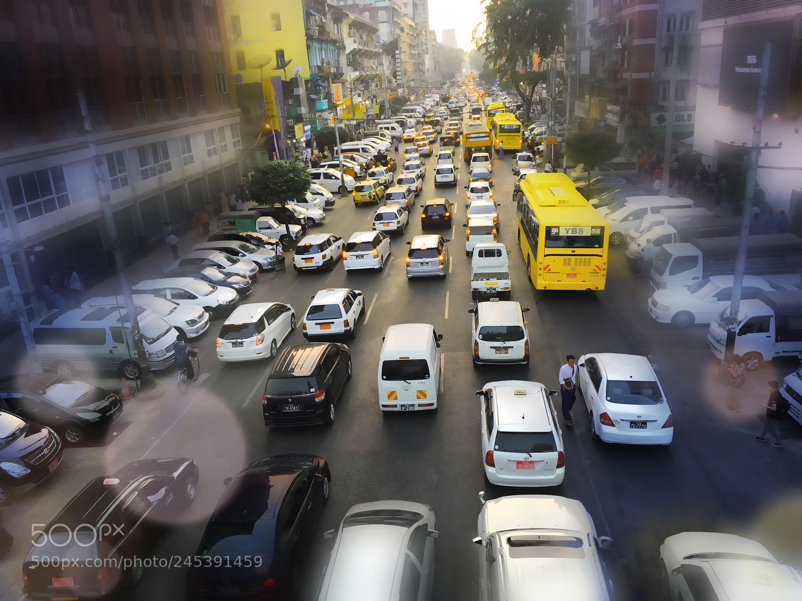 Apple iPhone SE sample photo. The traffic, yangon myanmar photography