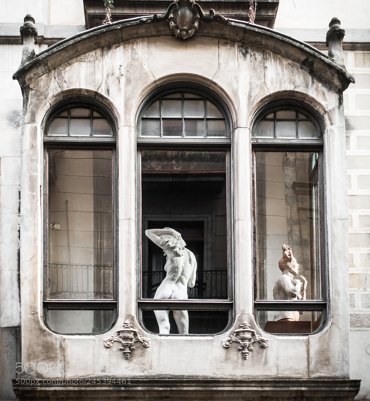 Sony Cyber-shot DSC-RX100 IV sample photo. The balcony of sculptures photography