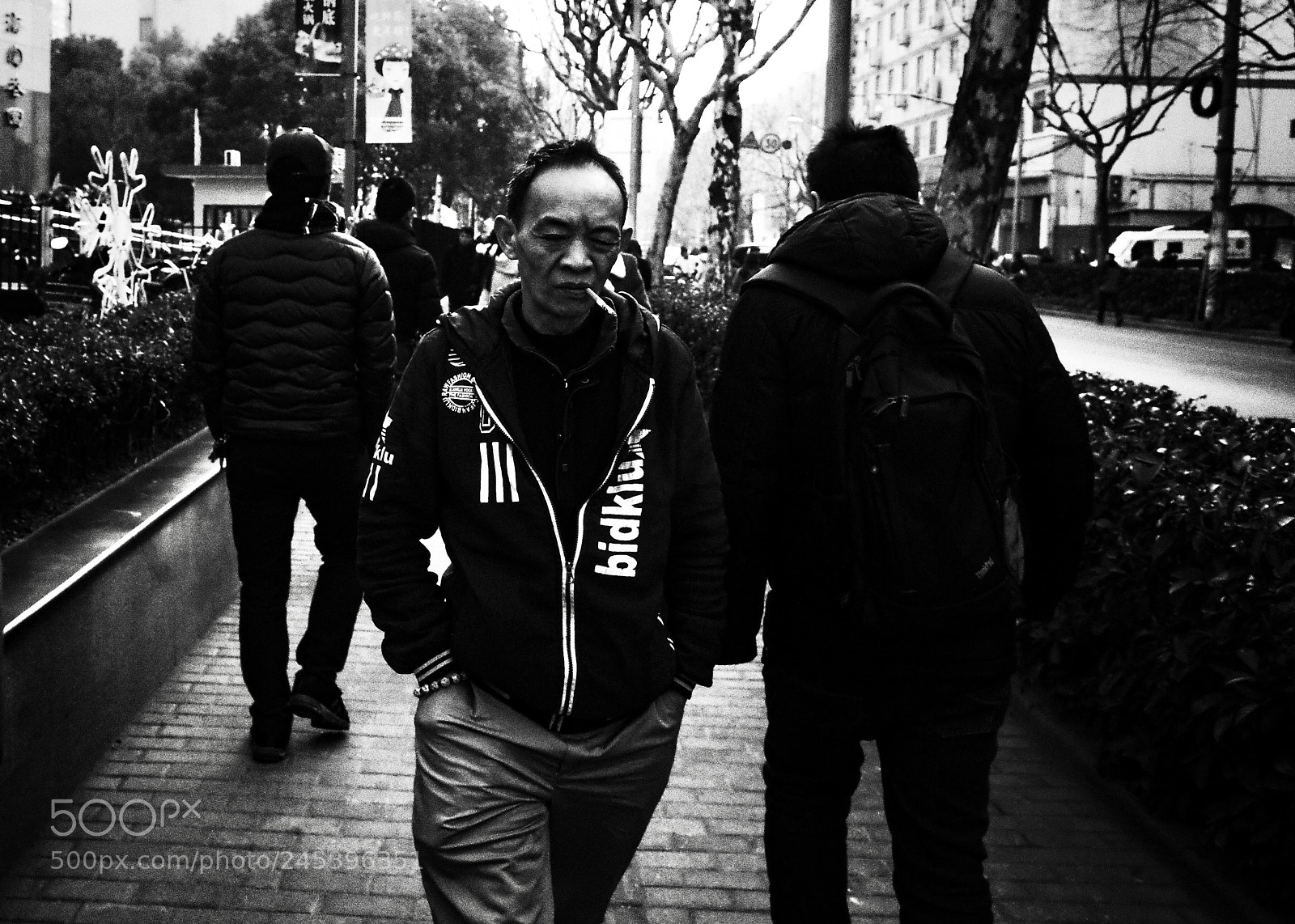 Ricoh GR II sample photo. Some awesome 大爷 photography