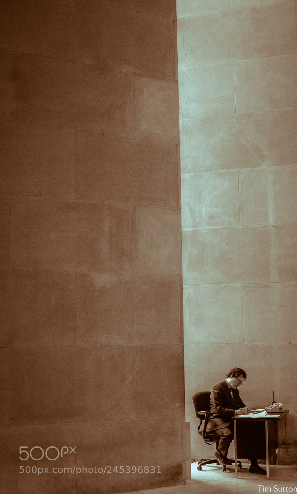 Sony SLT-A55 (SLT-A55V) sample photo. Working at the met photography