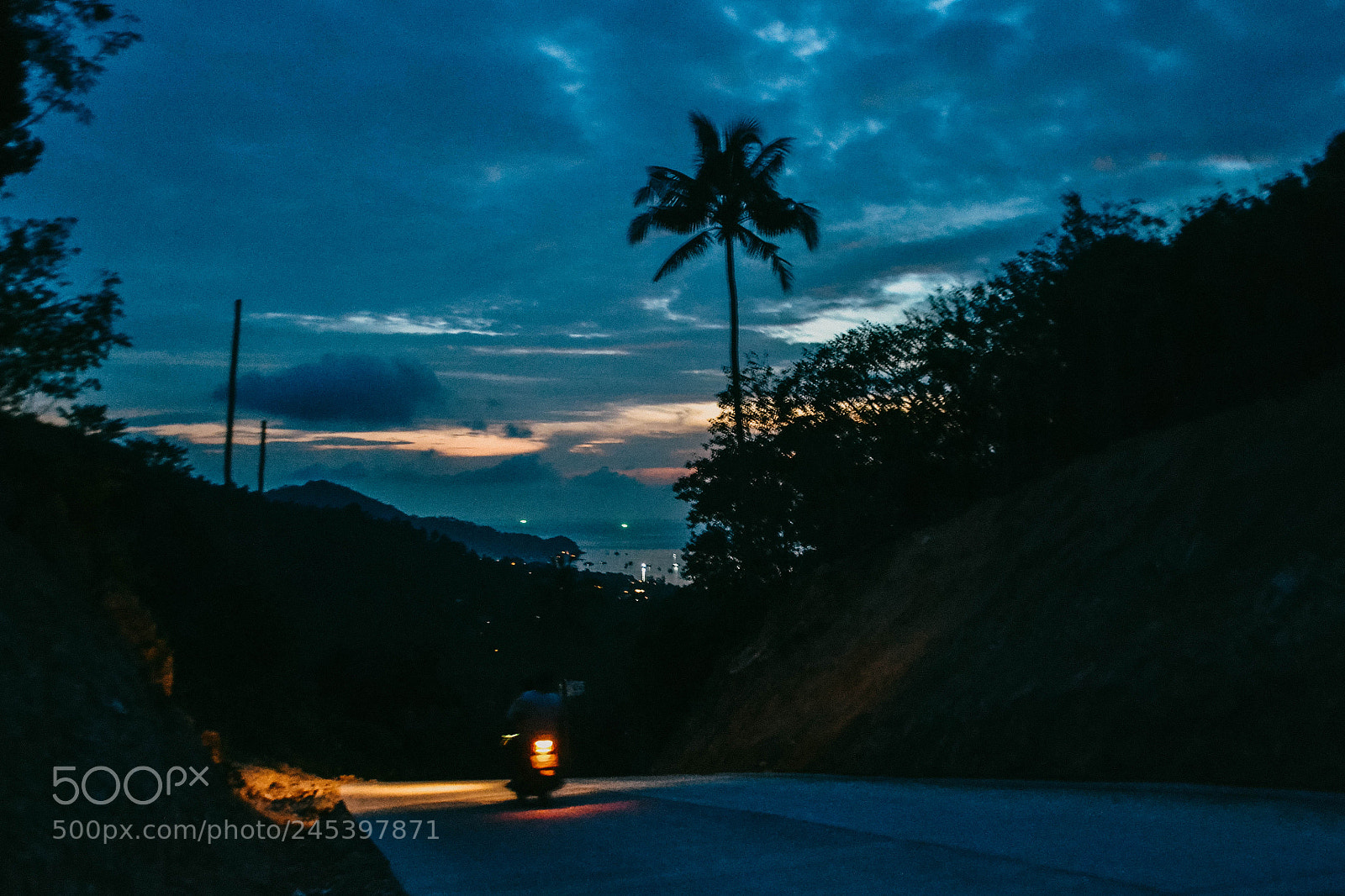 Nikon D3100 sample photo. Ko tao road photography