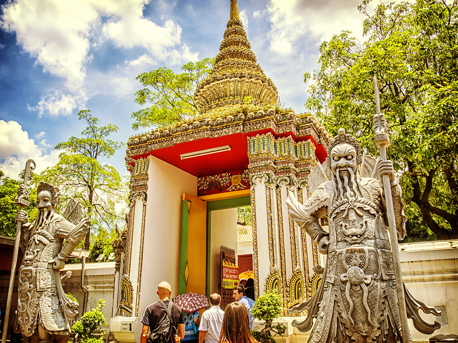 Olympus OM-D E-M10 sample photo. Wat pho gate in photography