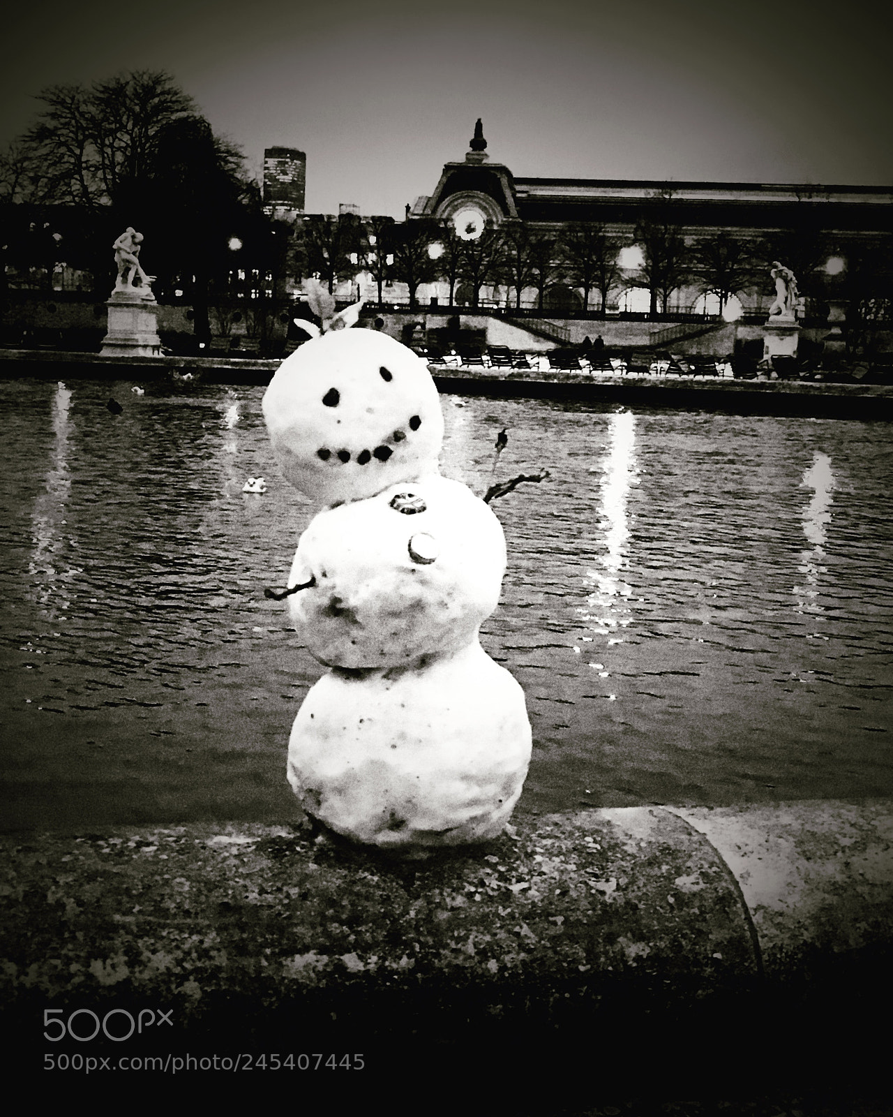 Apple iPhone SE sample photo. Neige paris. snow over photography