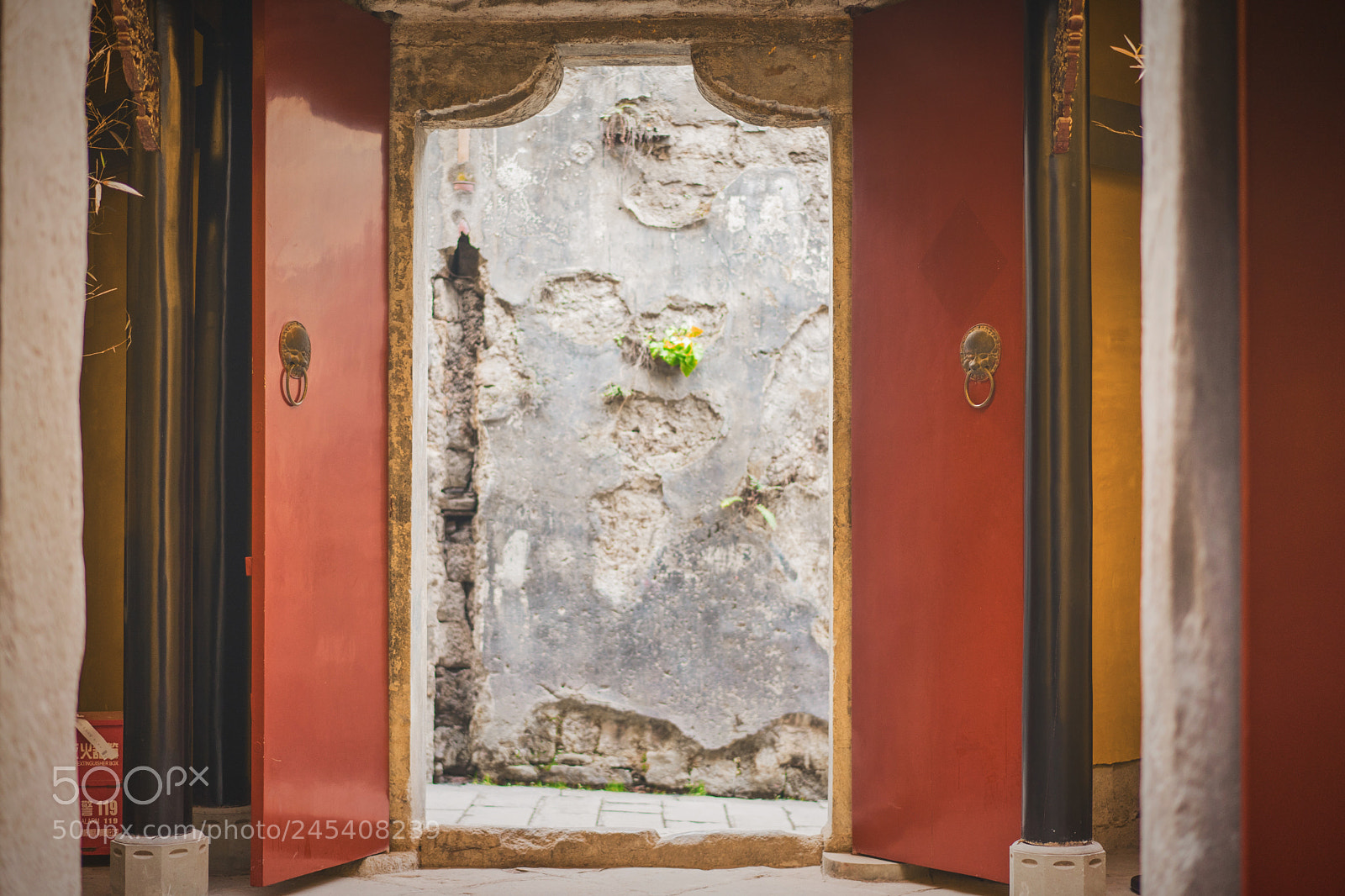 Sony a7 II sample photo. 红色的门 photography
