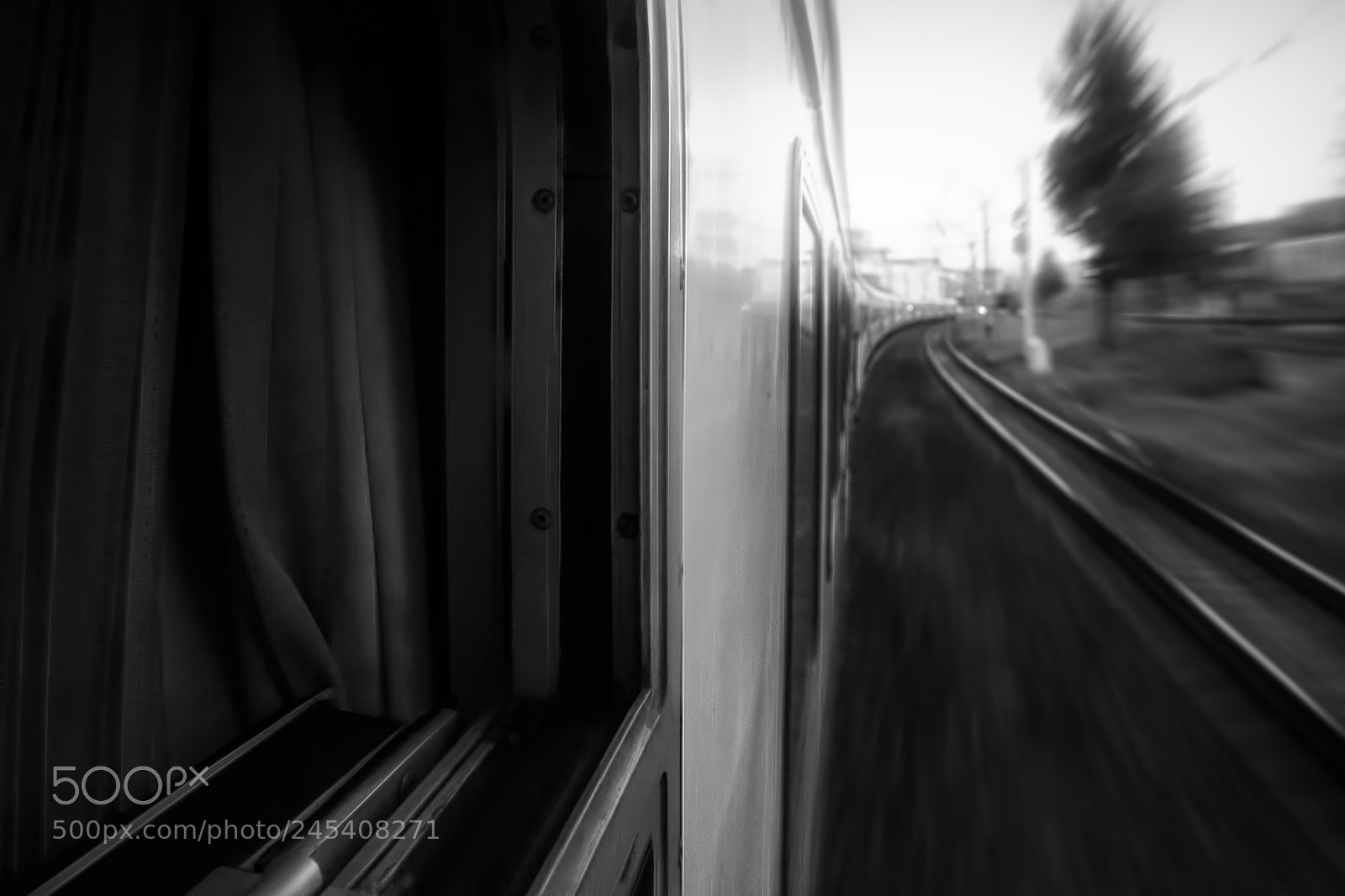 Canon EOS 700D (EOS Rebel T5i / EOS Kiss X7i) sample photo. Night train photography
