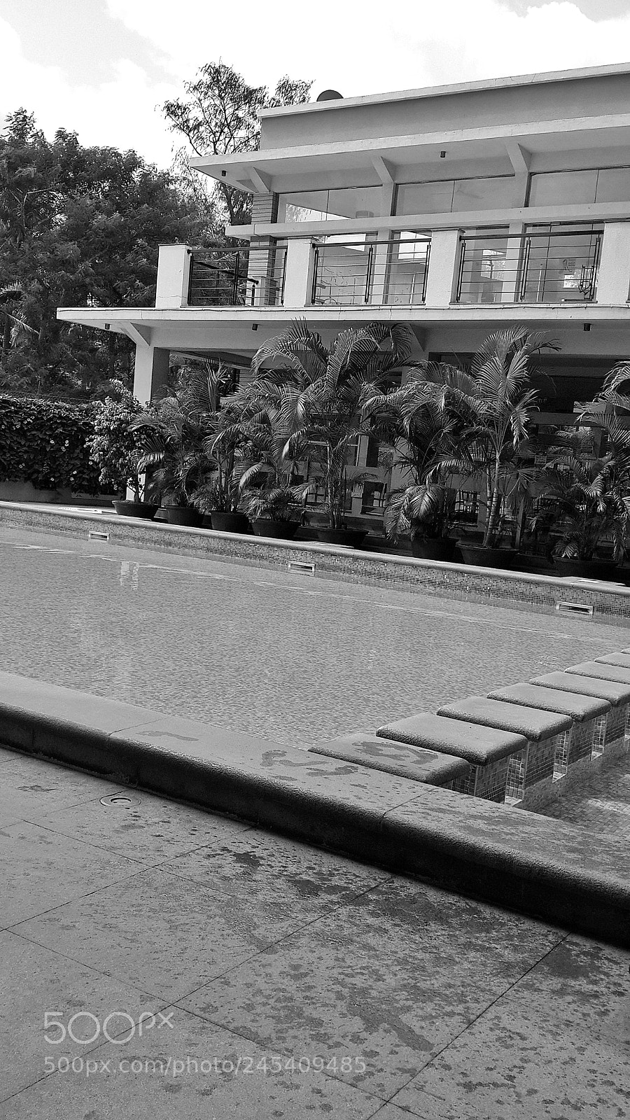 Samsung Galaxy S4 sample photo. Poolside photography