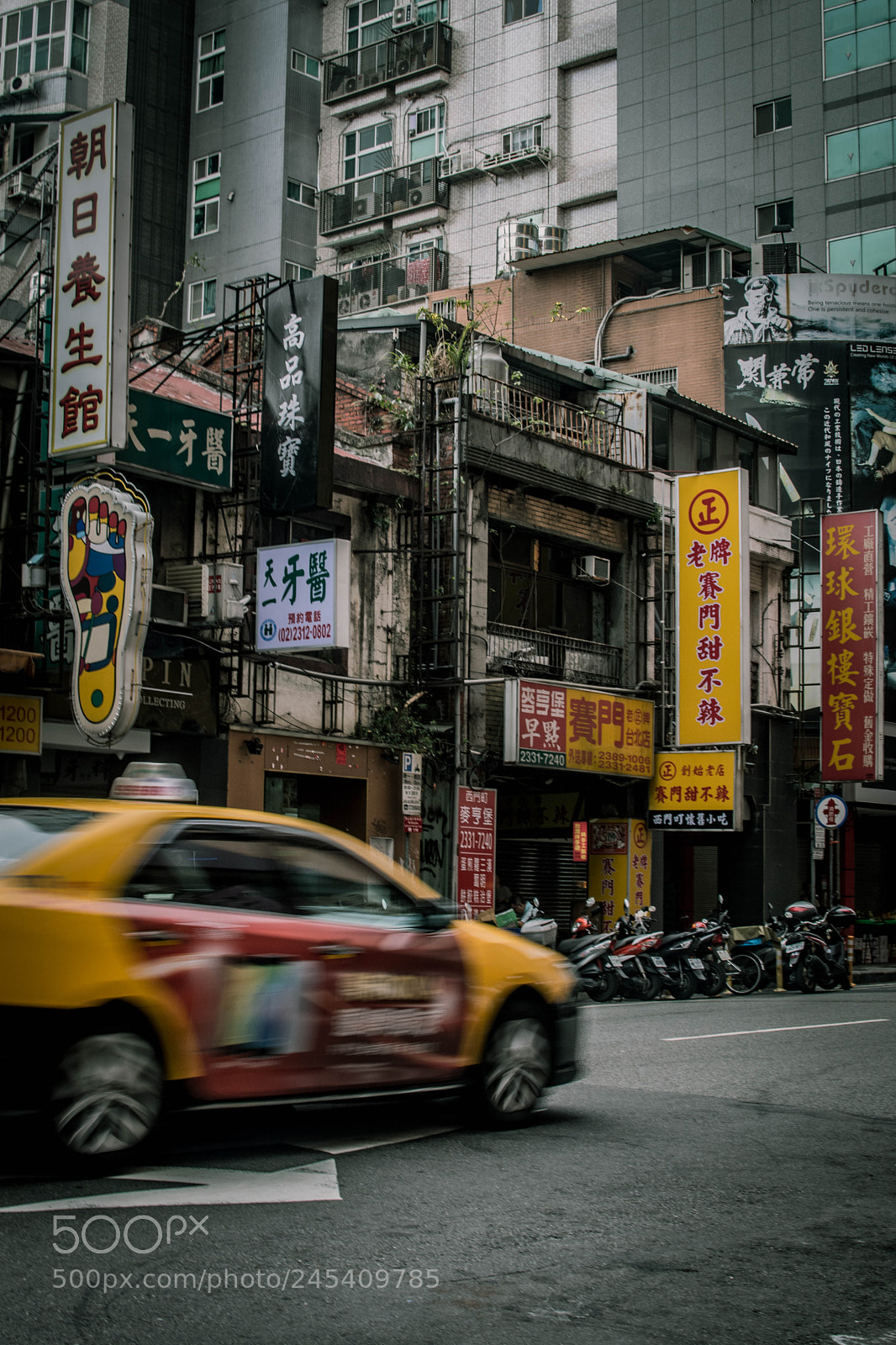 Nikon D5500 sample photo. T a x i photography