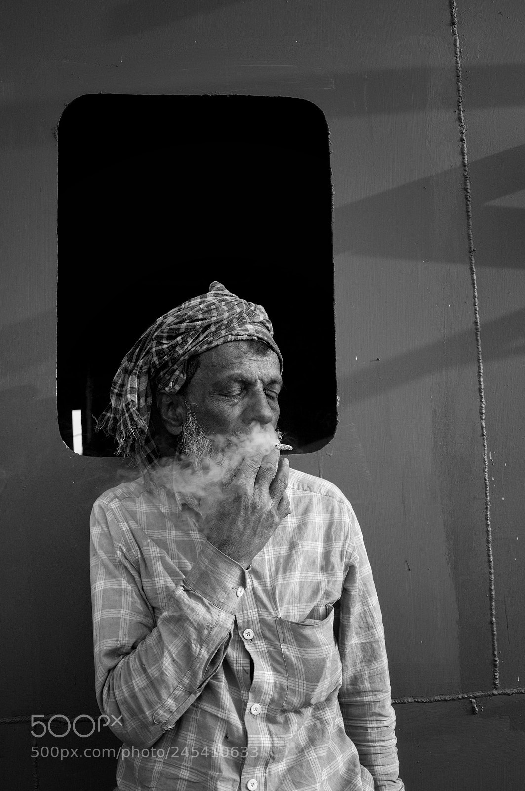 Nikon D3200 sample photo. And i am here photography