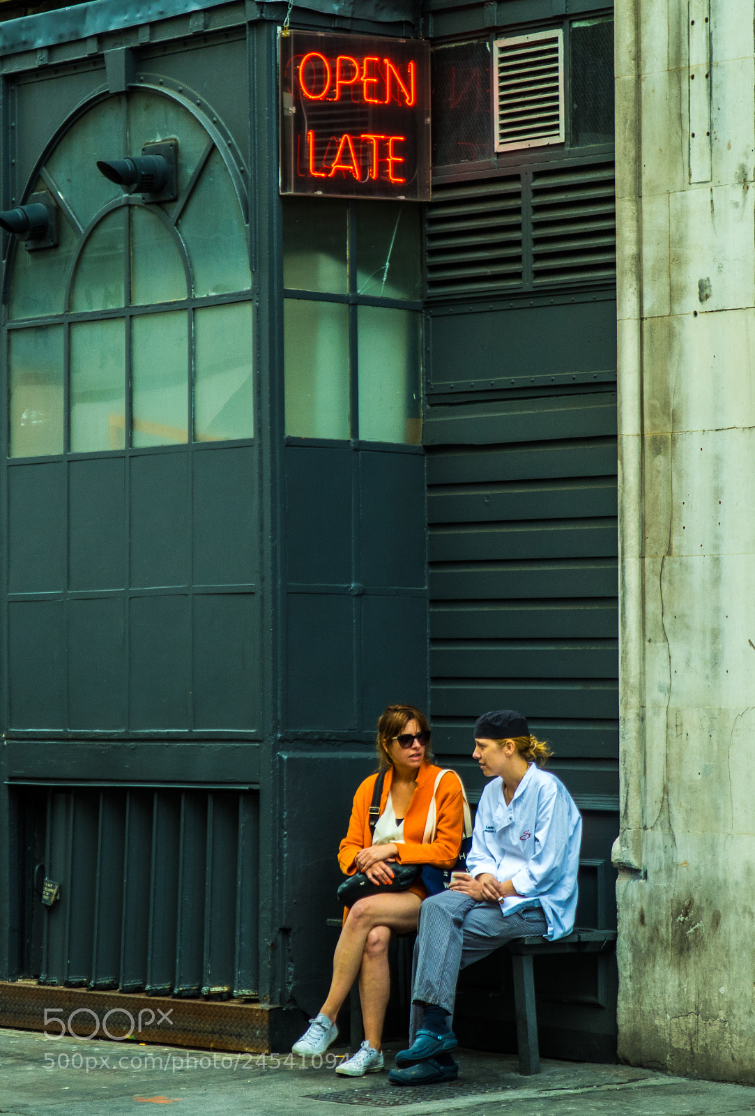 Canon PowerShot G5 X sample photo. Street conversation covent garden photography