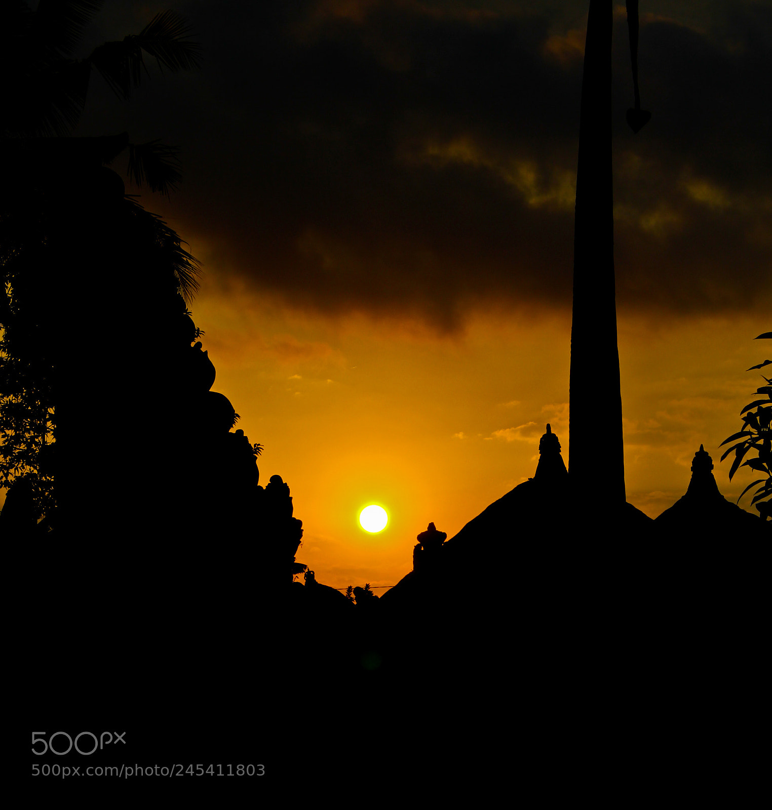 Canon EOS 550D (EOS Rebel T2i / EOS Kiss X4) sample photo. Balinian temple's silhouette photography