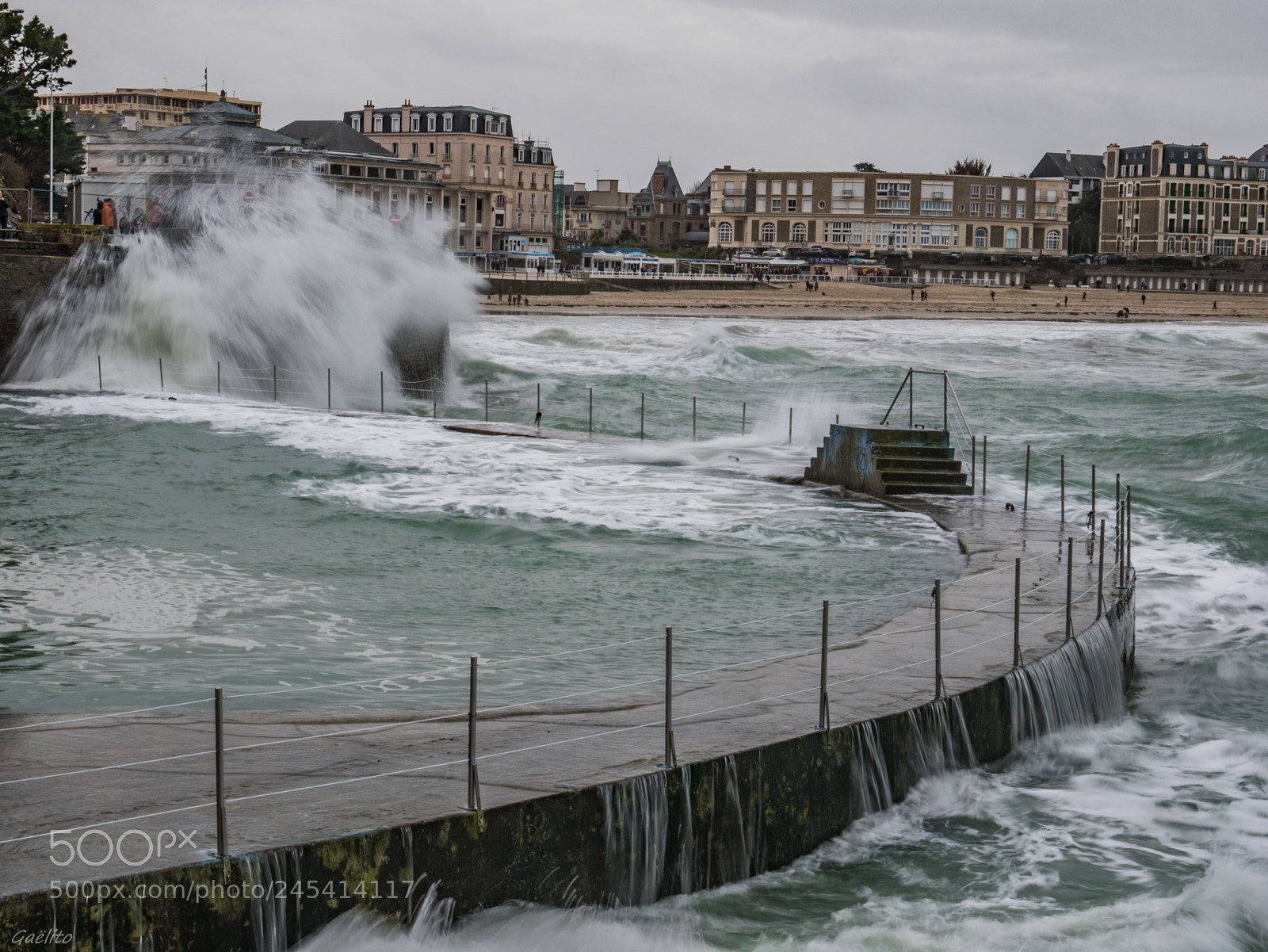 Panasonic Lumix DMC-GX85 (Lumix DMC-GX80 / Lumix DMC-GX7 Mark II) sample photo. Spray photography
