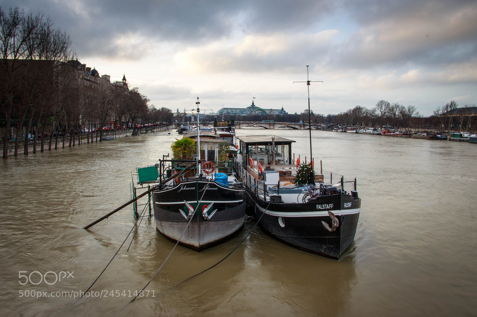 Canon EOS 700D (EOS Rebel T5i / EOS Kiss X7i) sample photo. High tide in paris photography