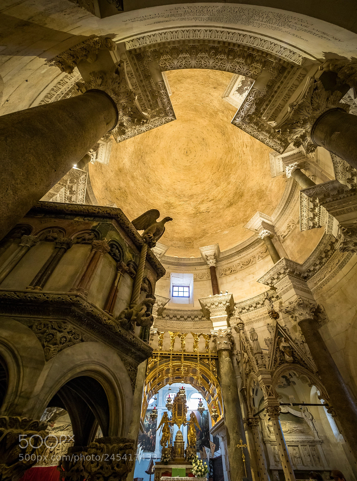 Olympus OM-D E-M1 Mark II sample photo. Cathedral of st. domnius photography