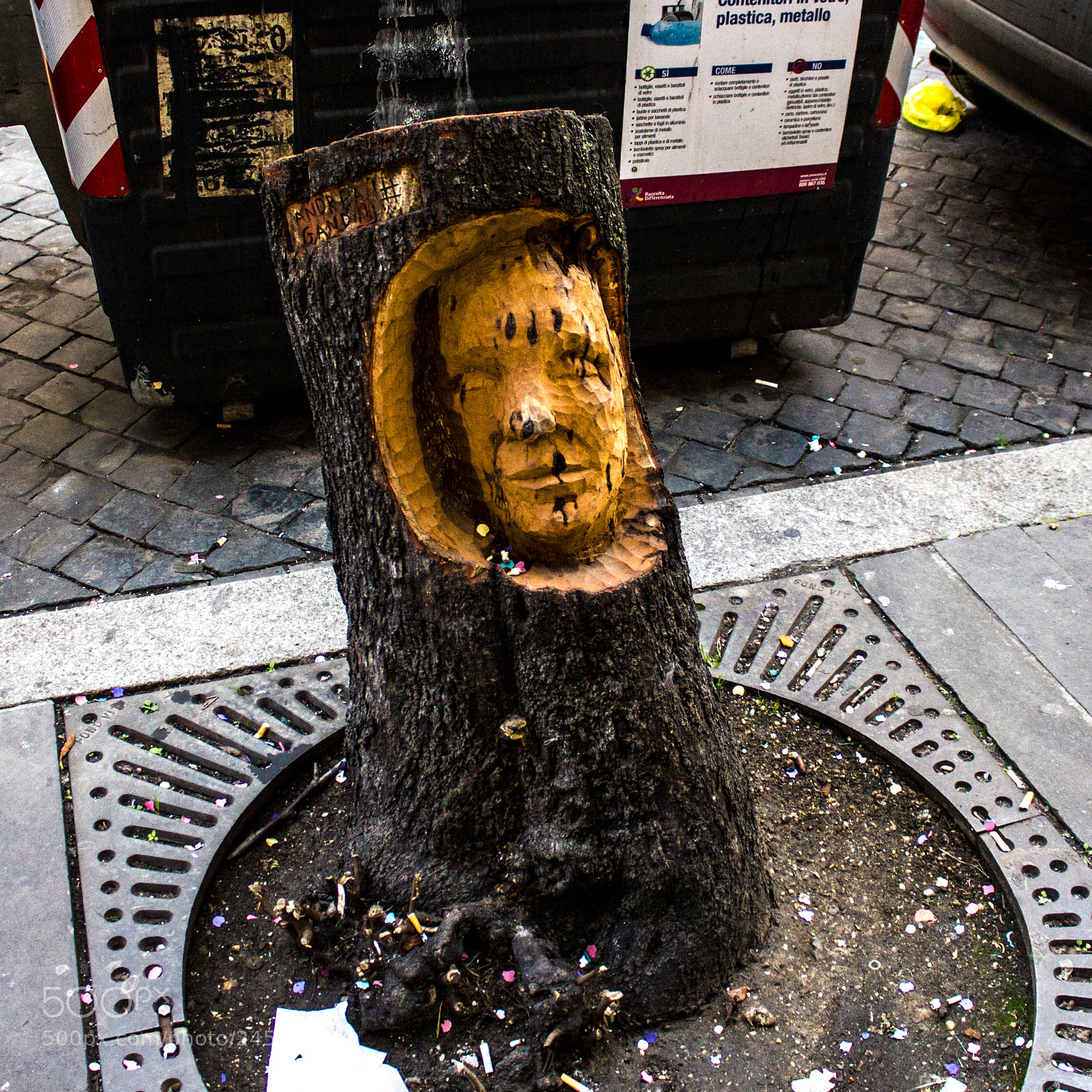 Canon EOS 550D (EOS Rebel T2i / EOS Kiss X4) sample photo. Urban carvings at garbage photography