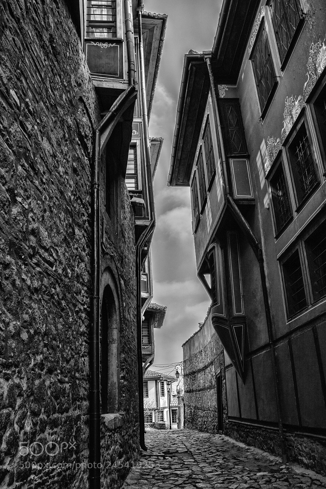 Canon EOS 750D (EOS Rebel T6i / EOS Kiss X8i) sample photo. Old town buildings photography