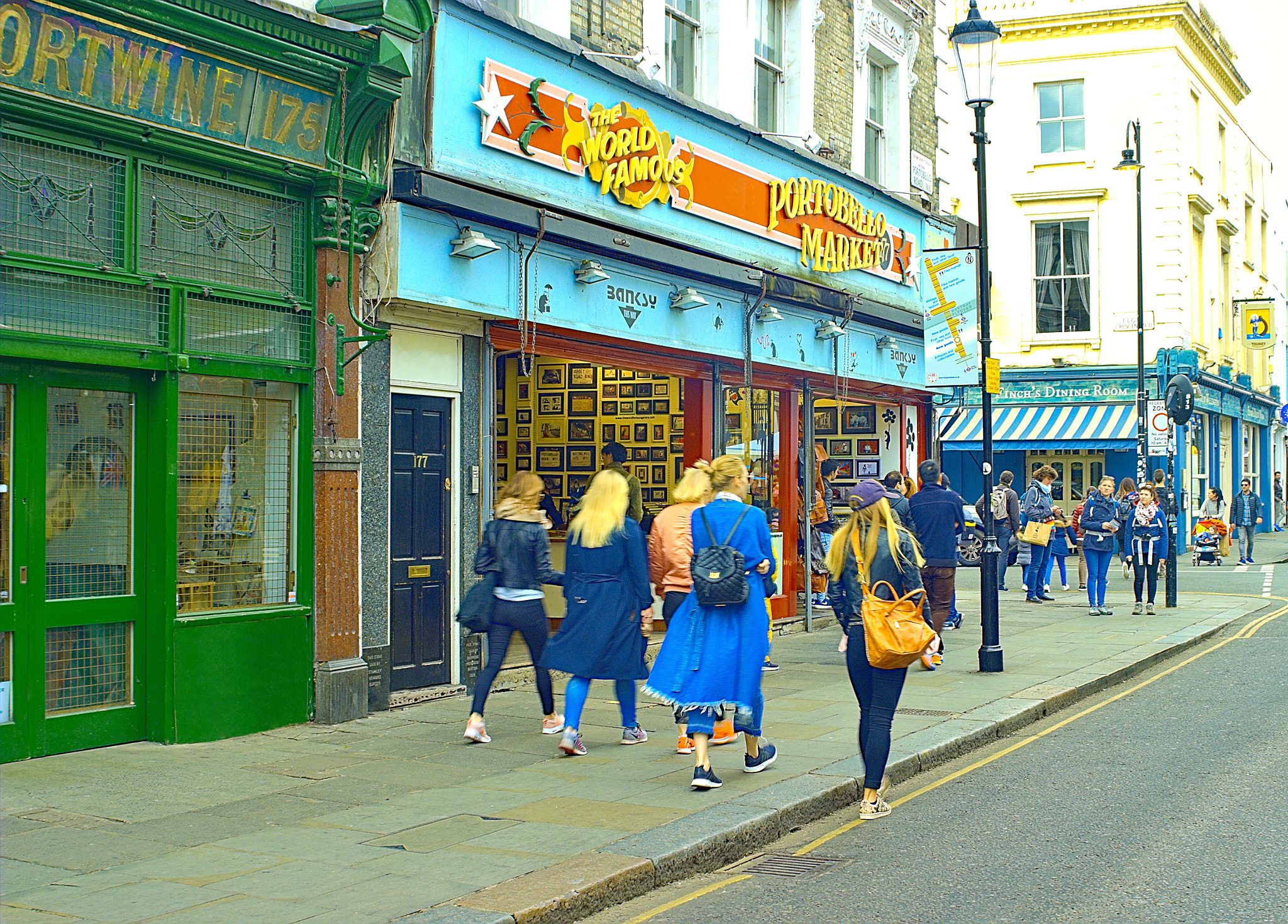 Canon EOS 600D (Rebel EOS T3i / EOS Kiss X5) + Canon EF 28-80mm f/3.5-5.6 sample photo. Portobello street in notting hill photography