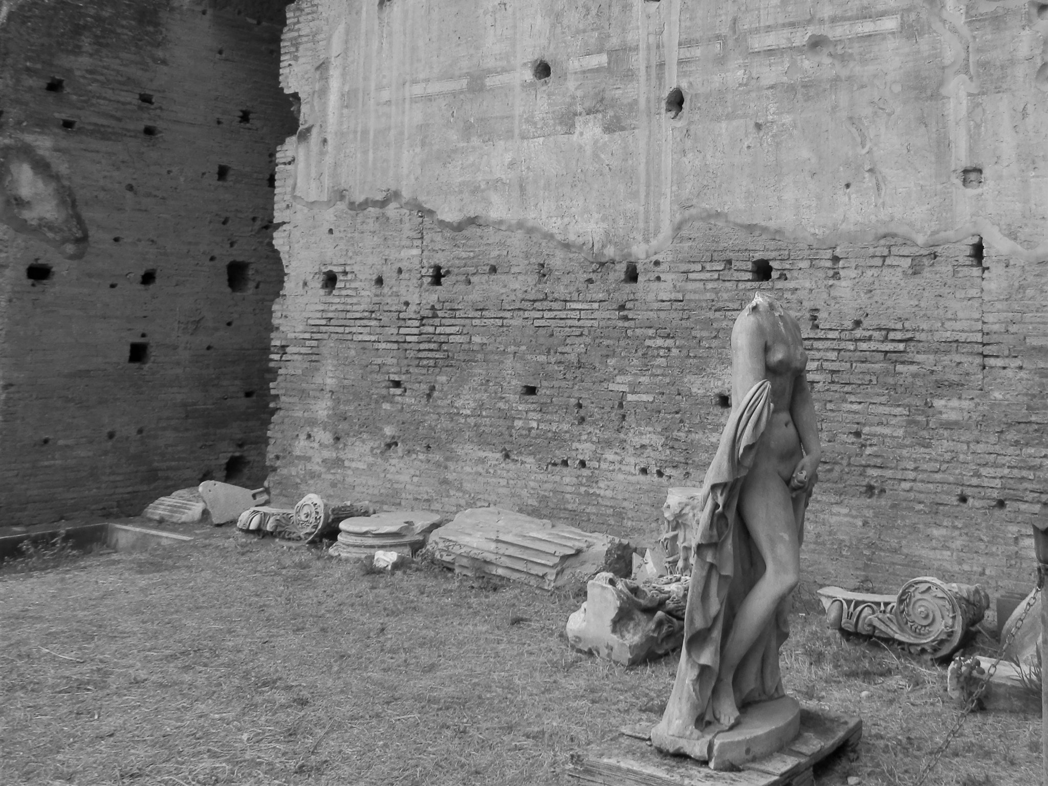 Olympus SZ-14 sample photo. Statue in roman forum photography
