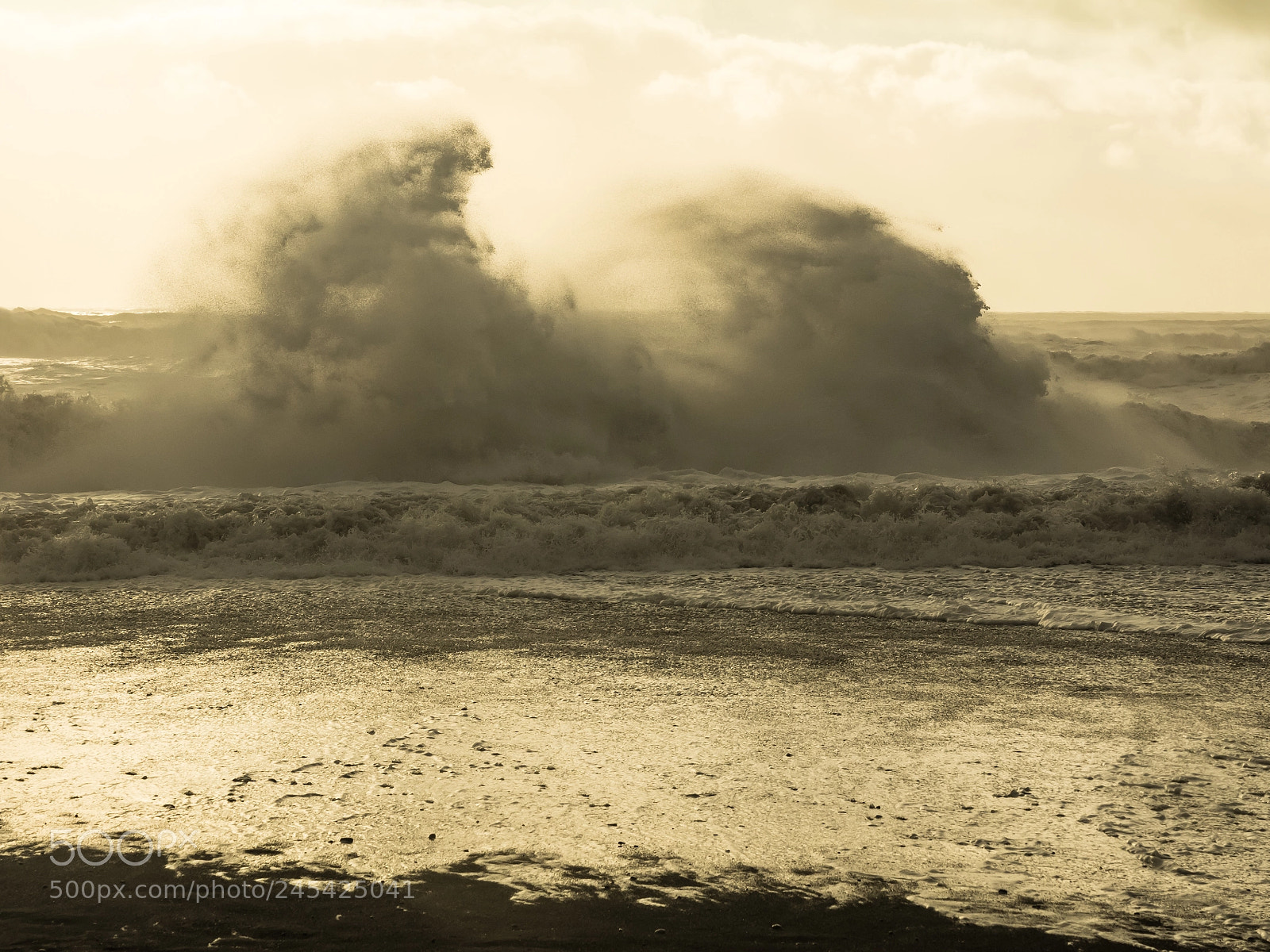 Olympus OM-D E-M1 sample photo. Waves vik iceland photography