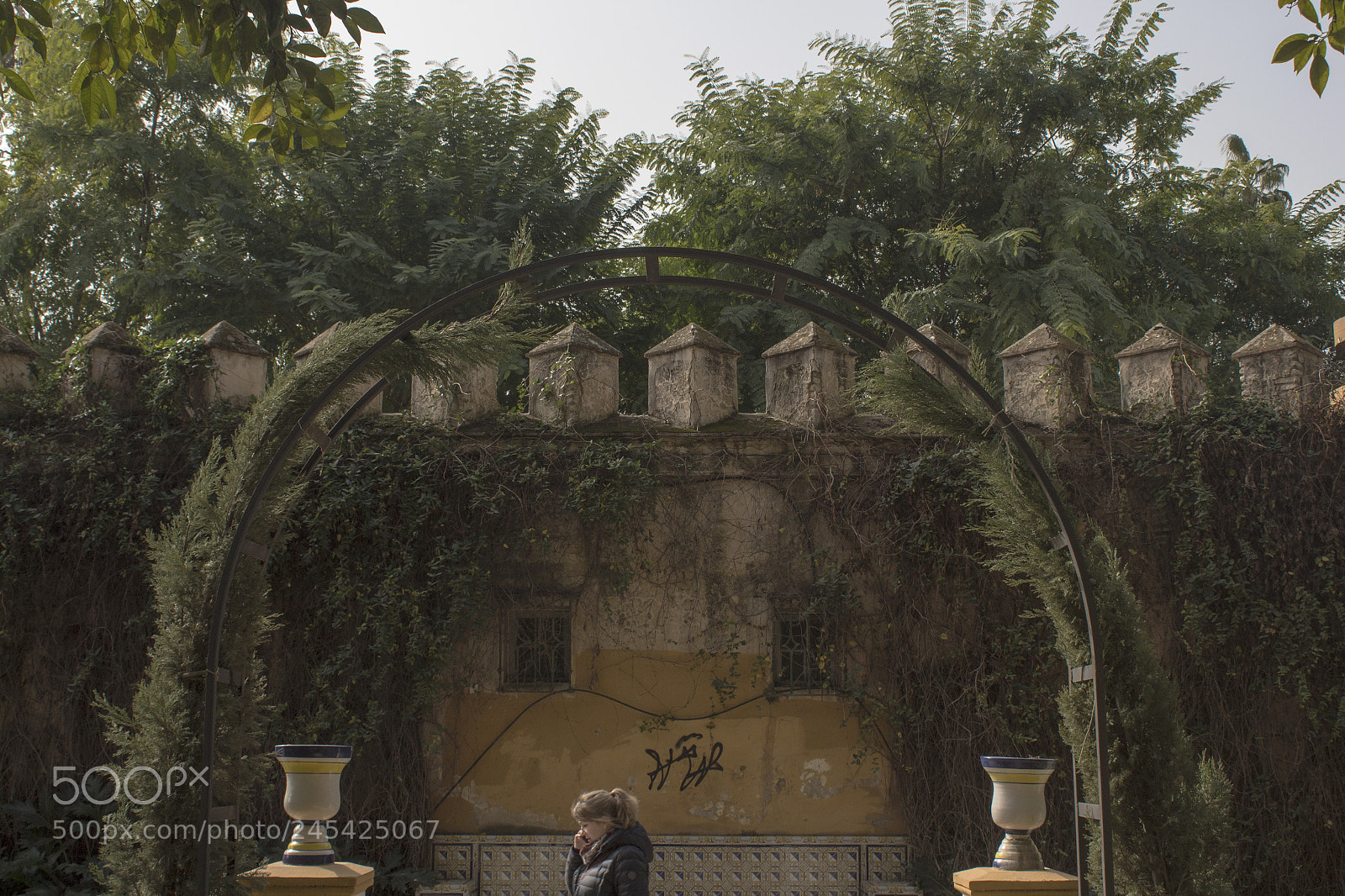 Canon EOS 1300D (EOS Rebel T6 / EOS Kiss X80) sample photo. Old wall of sevilla photography