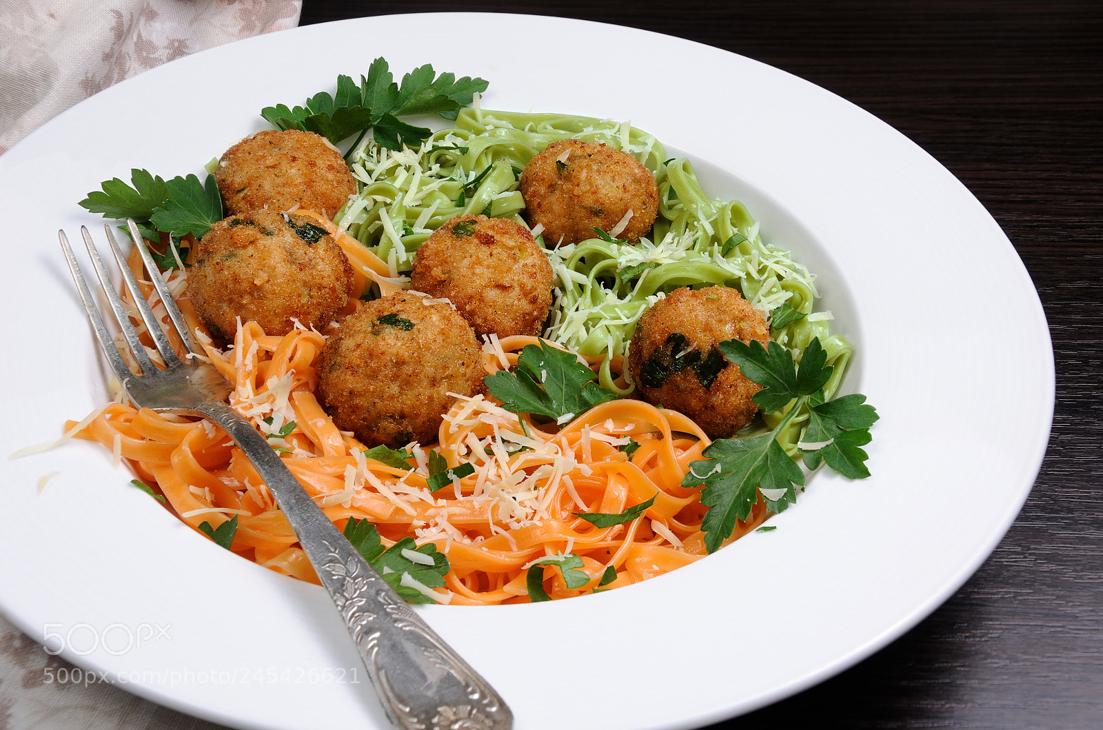 Nikon D90 sample photo. Spaghetti with cheese and photography