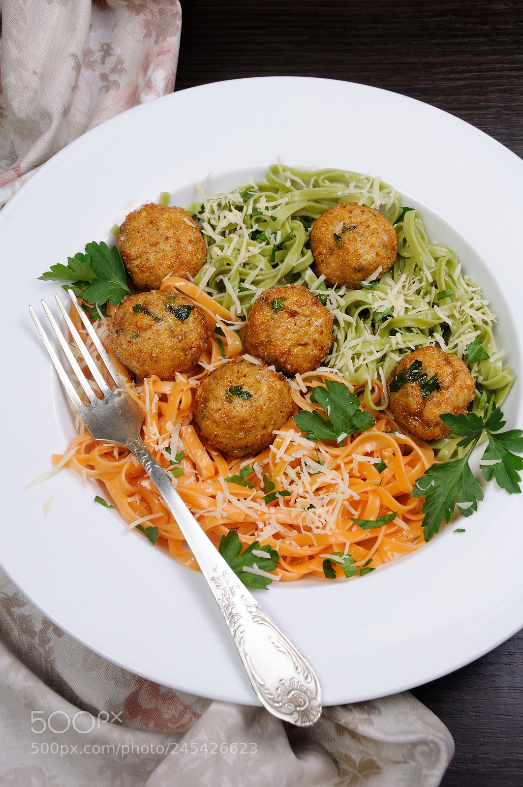 Nikon D90 sample photo. Spaghetti with cheese and photography