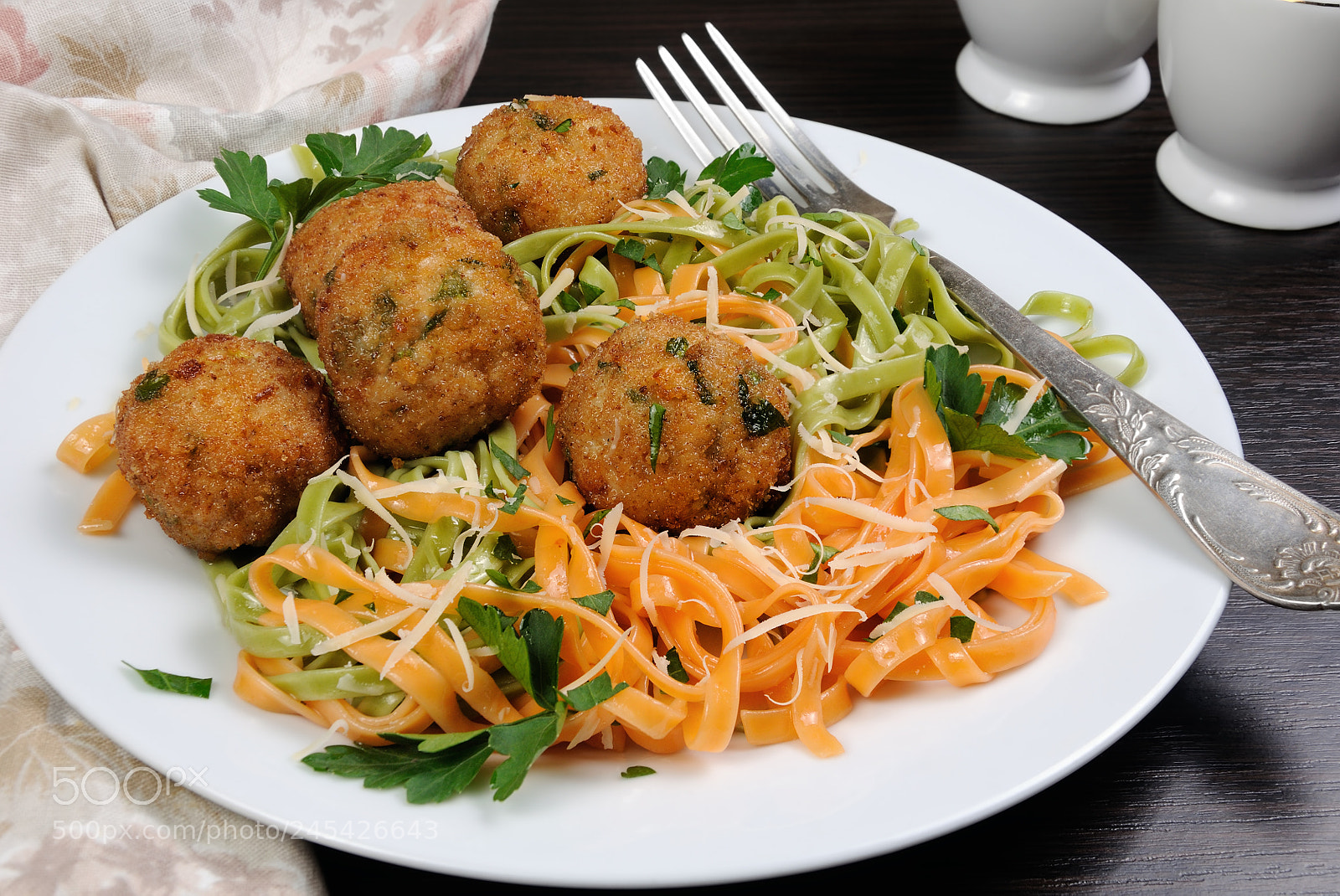 Nikon D90 sample photo. Spaghetti with cheese and photography