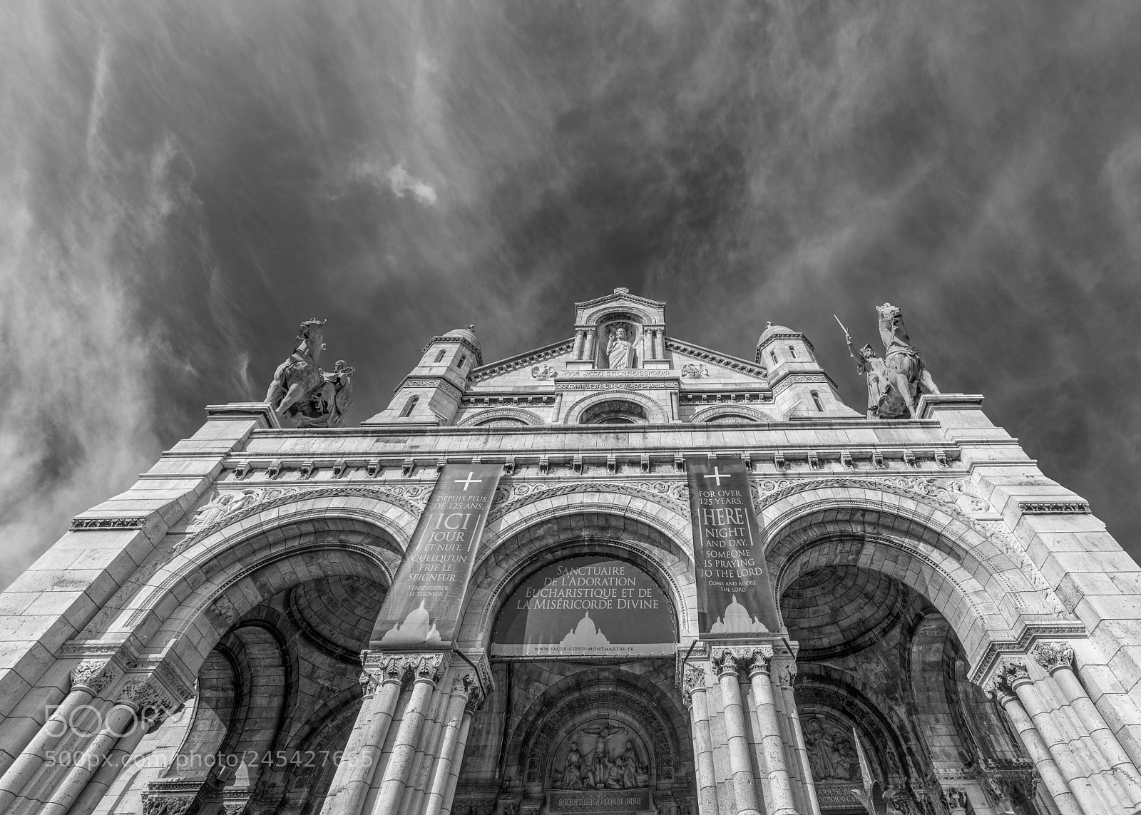 Nikon D810 sample photo. In front of sacre photography