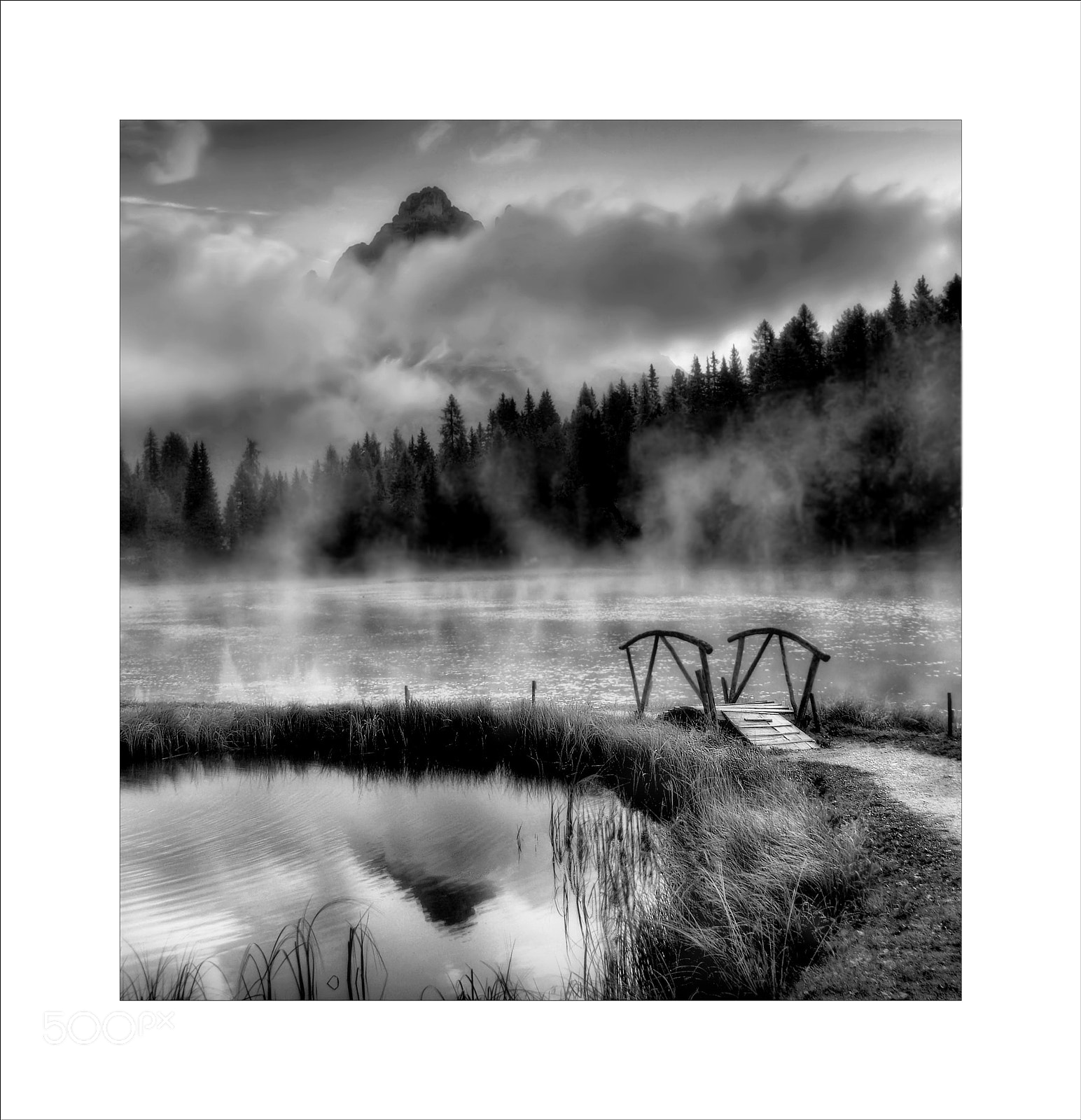 Pentax K20D sample photo. Smoke on the water photography