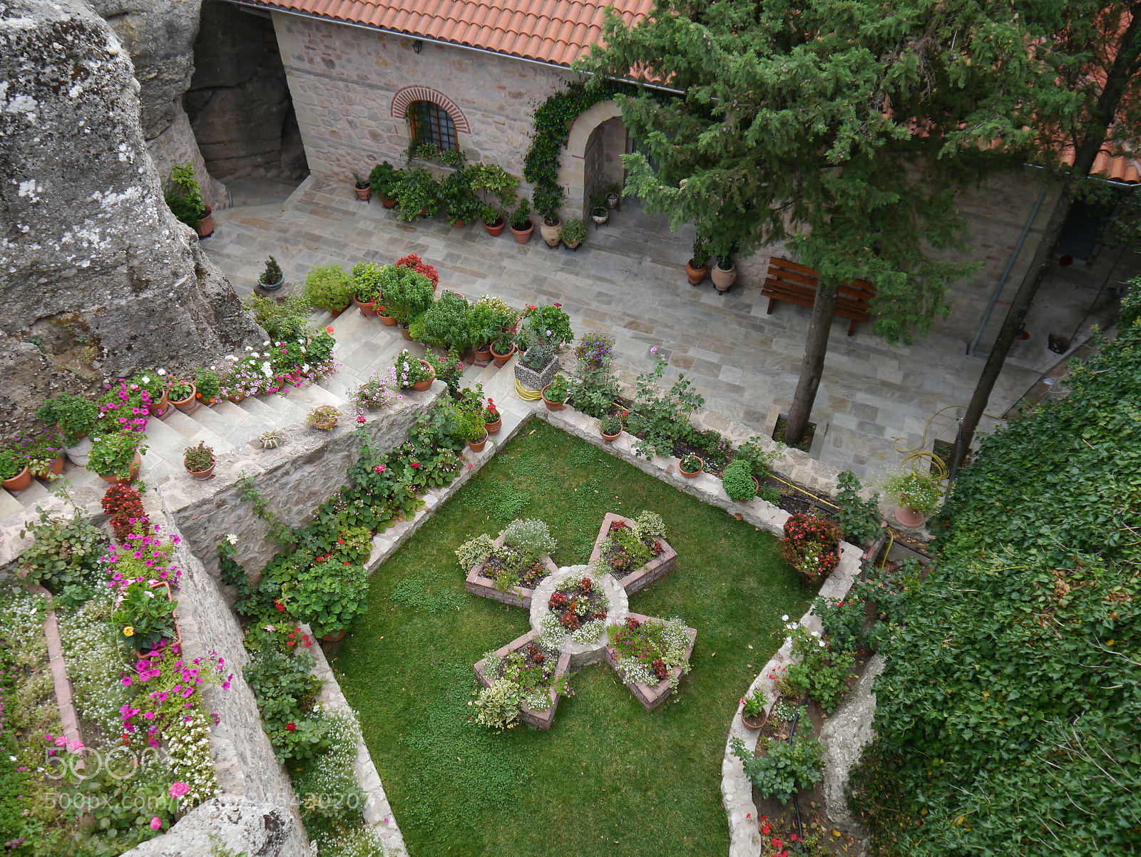 Panasonic Lumix DMC-G3 sample photo. A garden at meteora photography