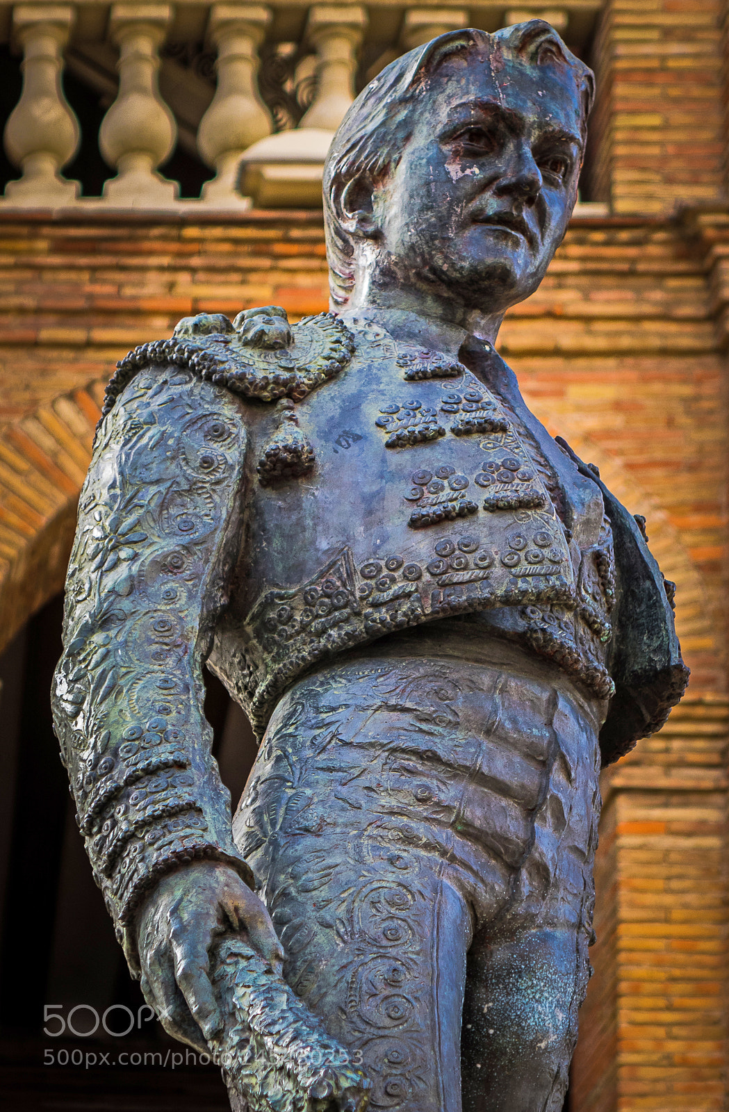 Sony Cyber-shot DSC-RX10 II sample photo. Statue the bull ring photography