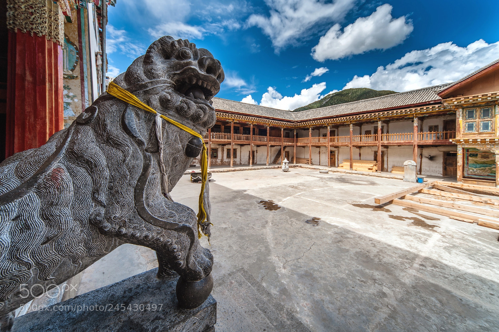 Nikon D700 sample photo. Courtyard of chinese buddhist photography