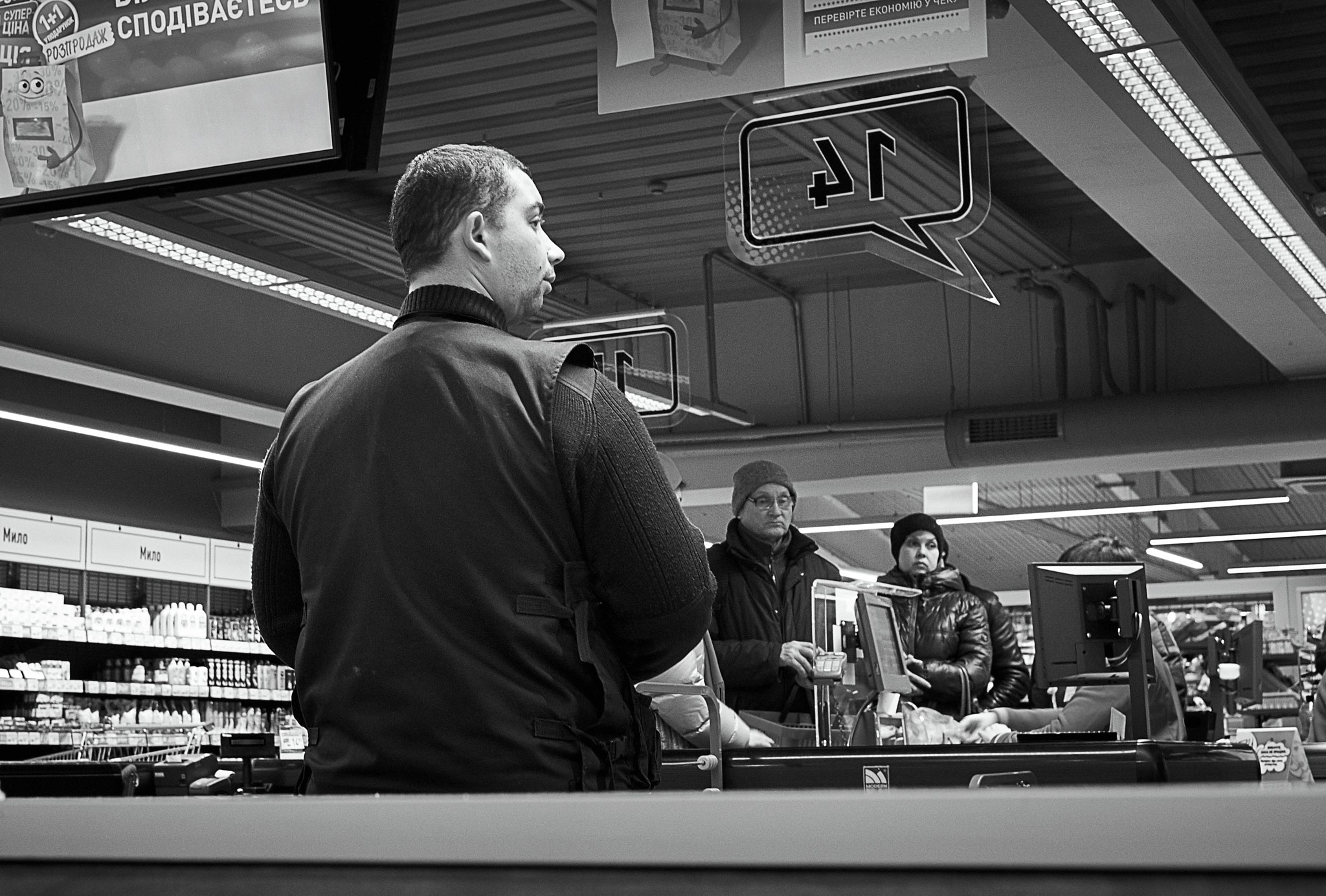 Fujifilm X-M1 sample photo. Supermarket security photography