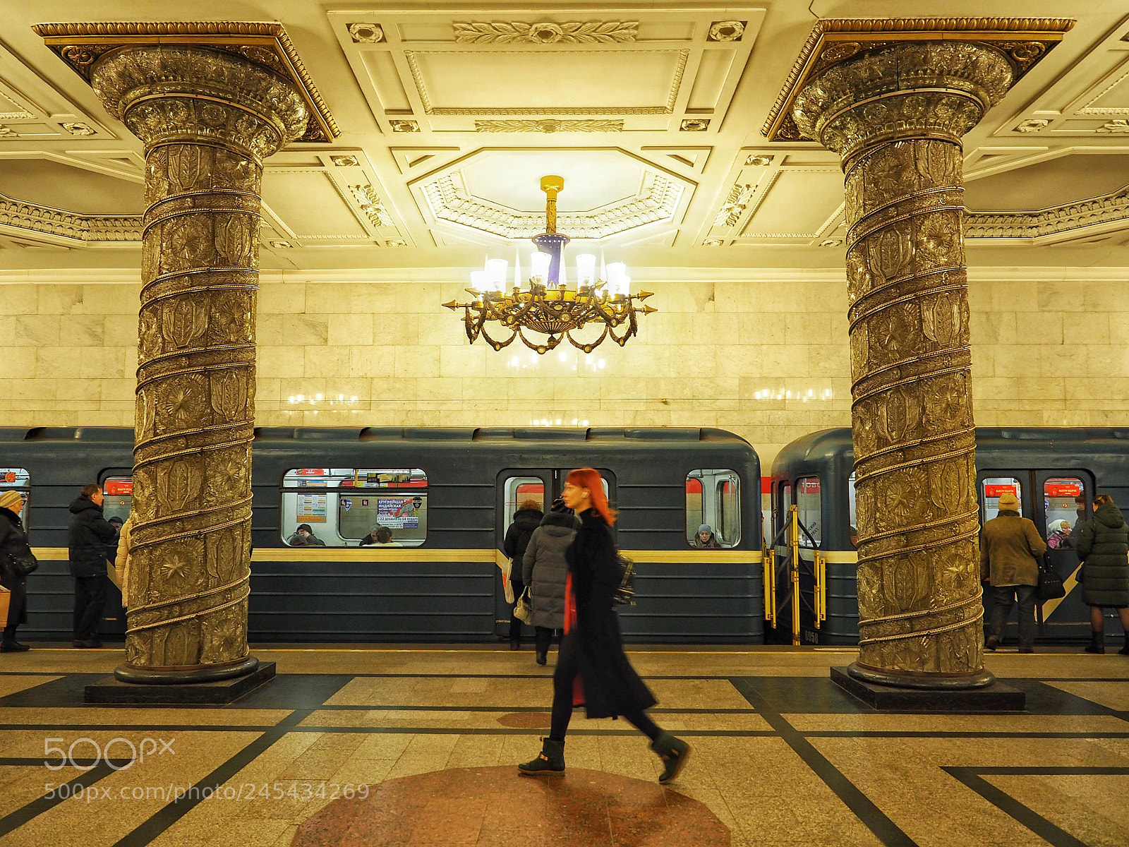 Olympus OM-D E-M10 II sample photo. Walking in the st.petersburg photography