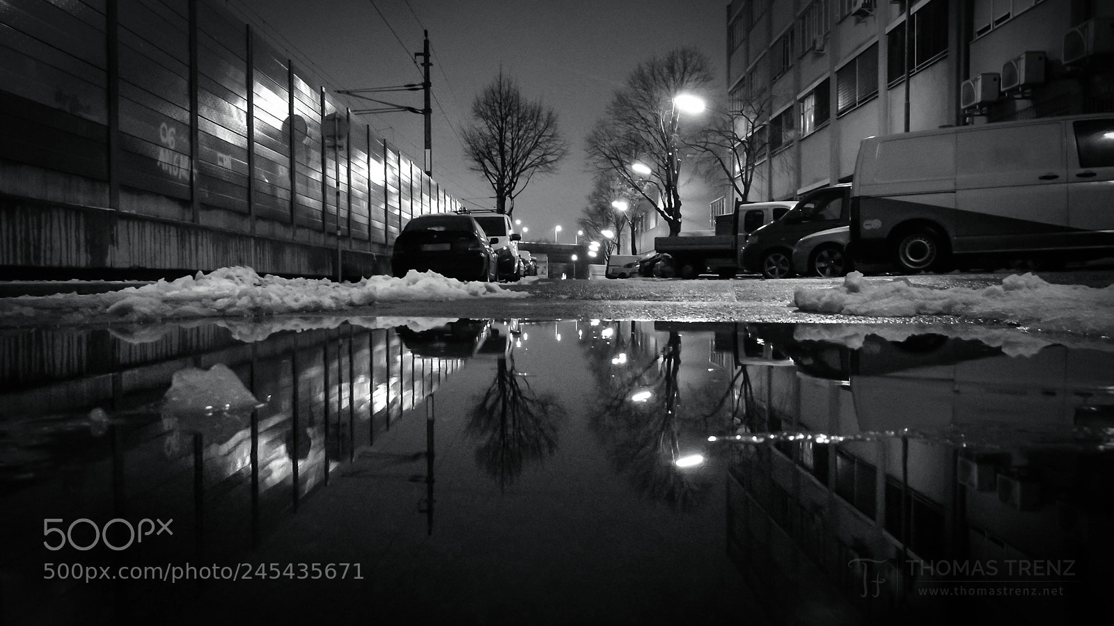 HUAWEI P9 sample photo. Night reflections bw smartphone photography