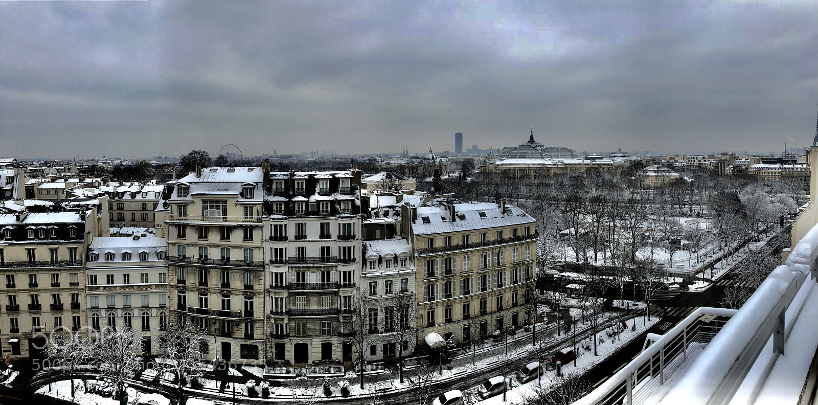 Apple iPhone X sample photo. Avenue matignon under the photography