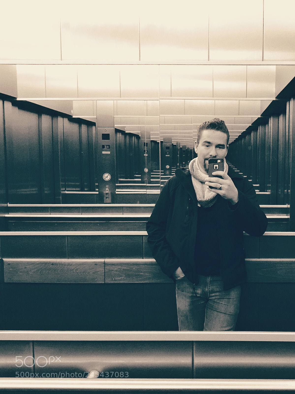 Apple iPhone 8 sample photo. Selfie portrait im fahrstuhl. photography