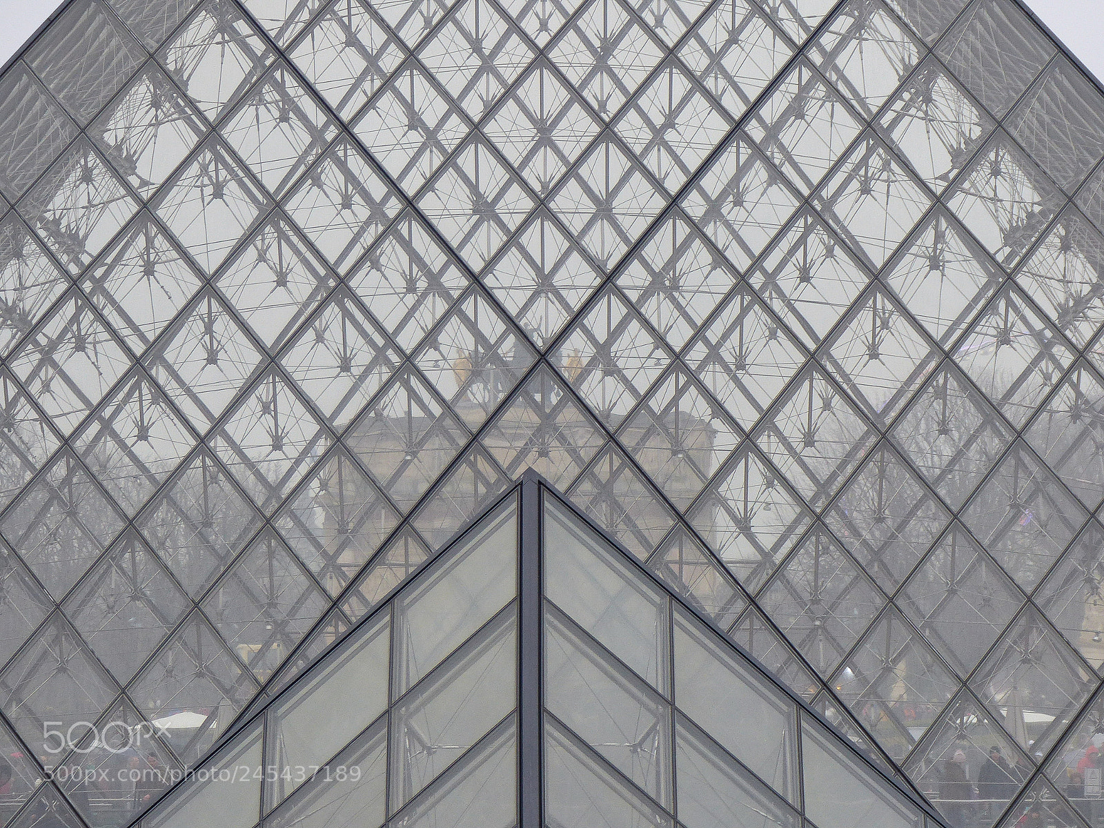 Panasonic Lumix DMC-FZ200 sample photo. Pyramide du louvre photography