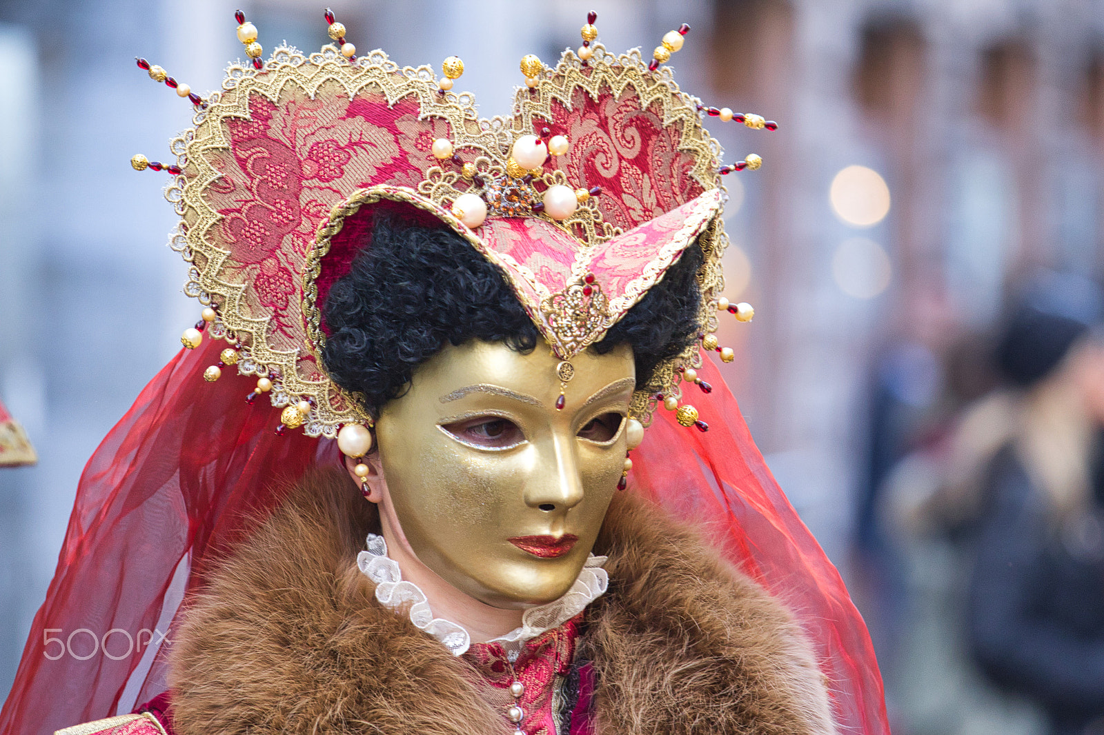 Canon EOS 60D + Canon EF 70-200mm F4L IS USM sample photo. Maschera in piazza a venezia photography