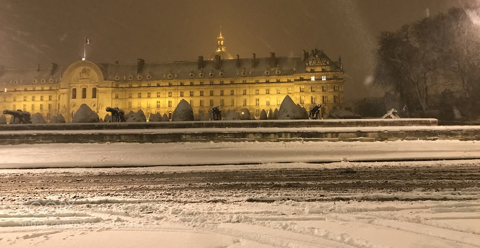 Apple iPhone 7 Plus sample photo. Blizzard over the invalides photography
