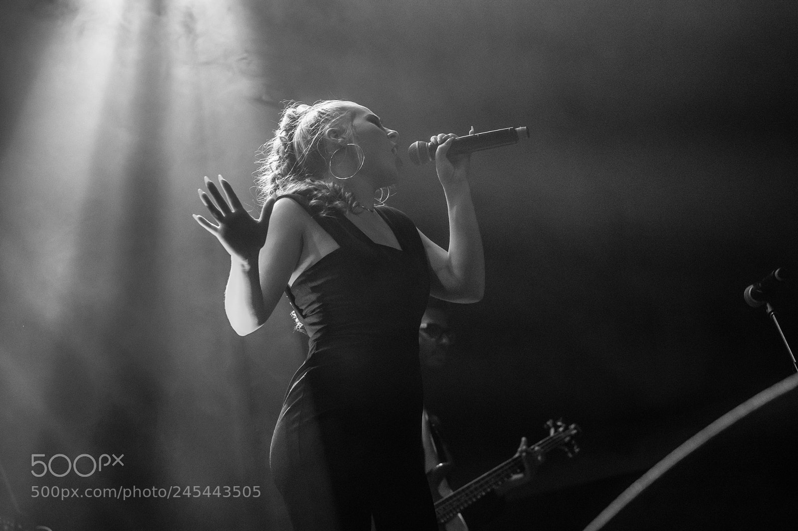Nikon D7100 sample photo. Black in grey photography