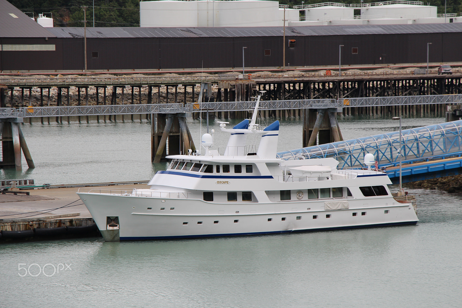 Canon EOS 700D (EOS Rebel T5i / EOS Kiss X7i) + Canon EF-S 18-135mm F3.5-5.6 IS STM sample photo. Boat photography