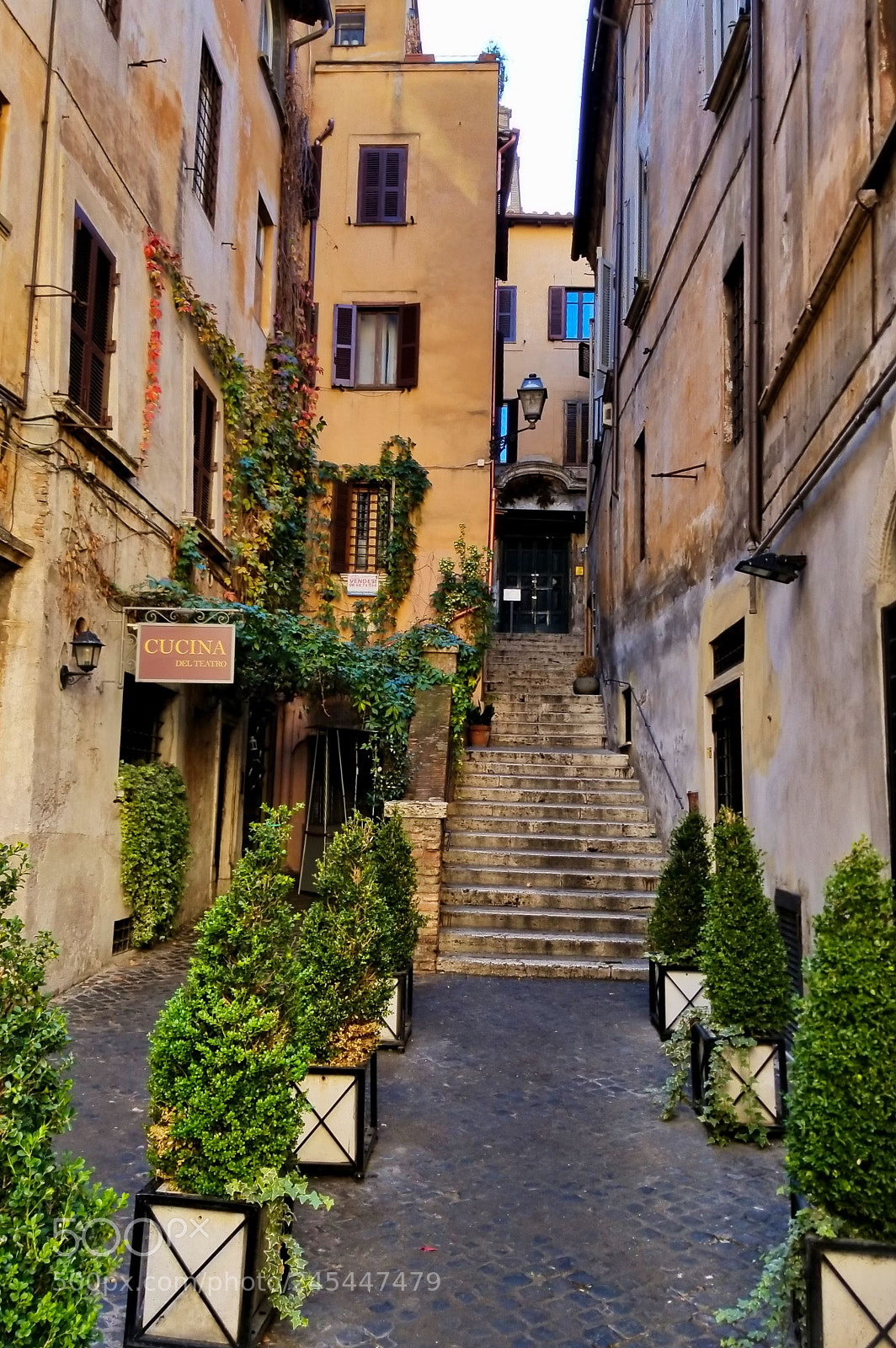 Samsung Galaxy S8+ sample photo. Rome back street alley photography