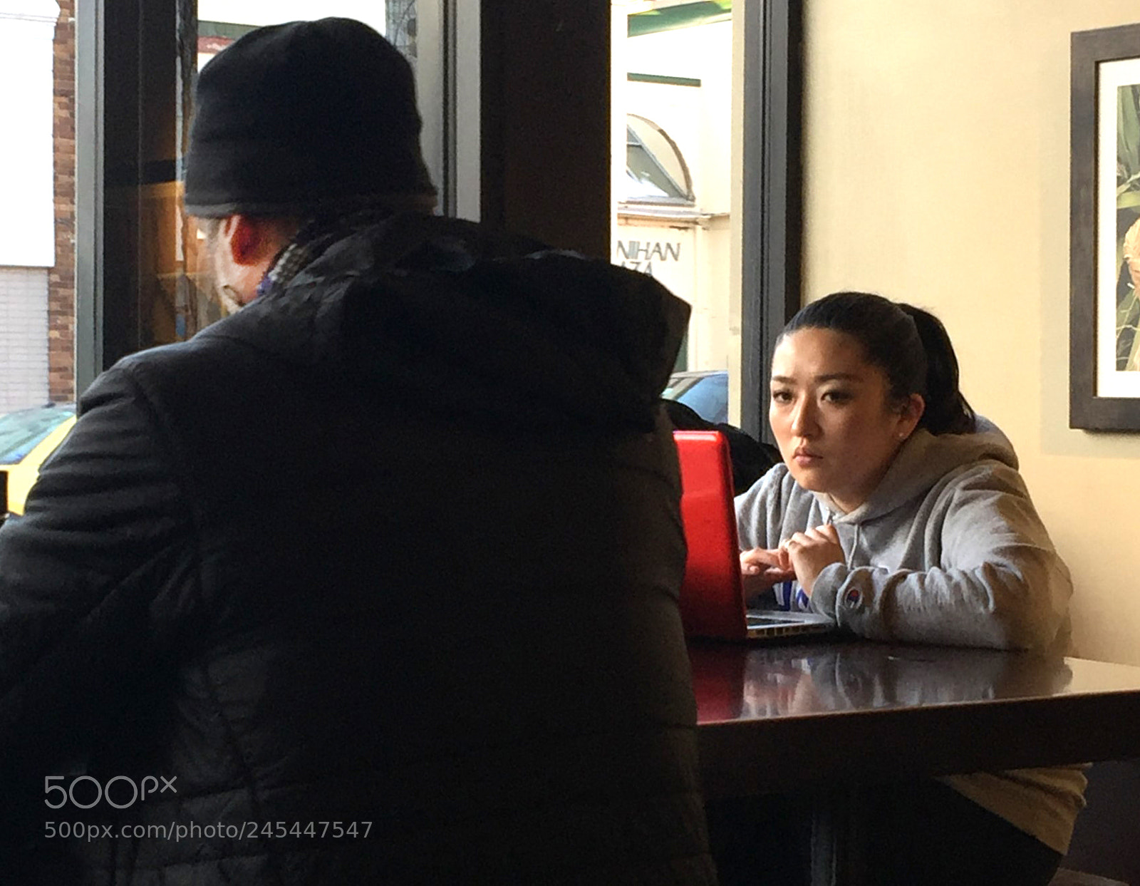 Apple iPhone 6 Plus sample photo. Strangers at starbucks coffee photography