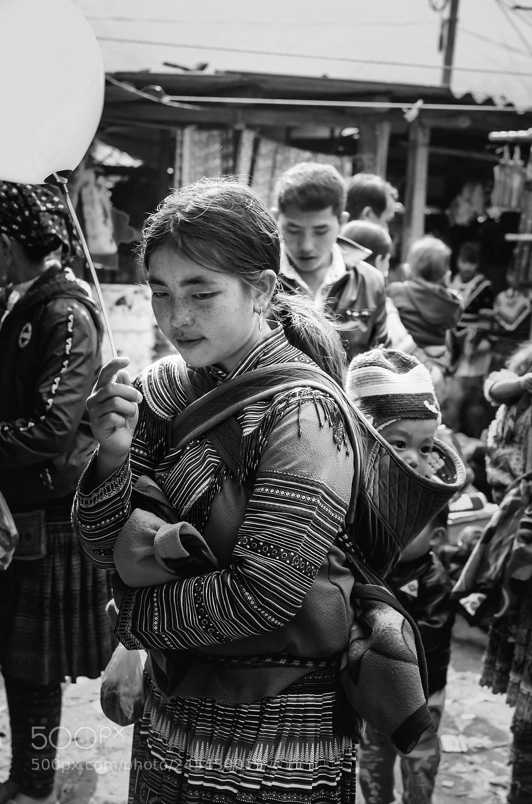 Nikon D5100 sample photo. Hmong mom and baby photography