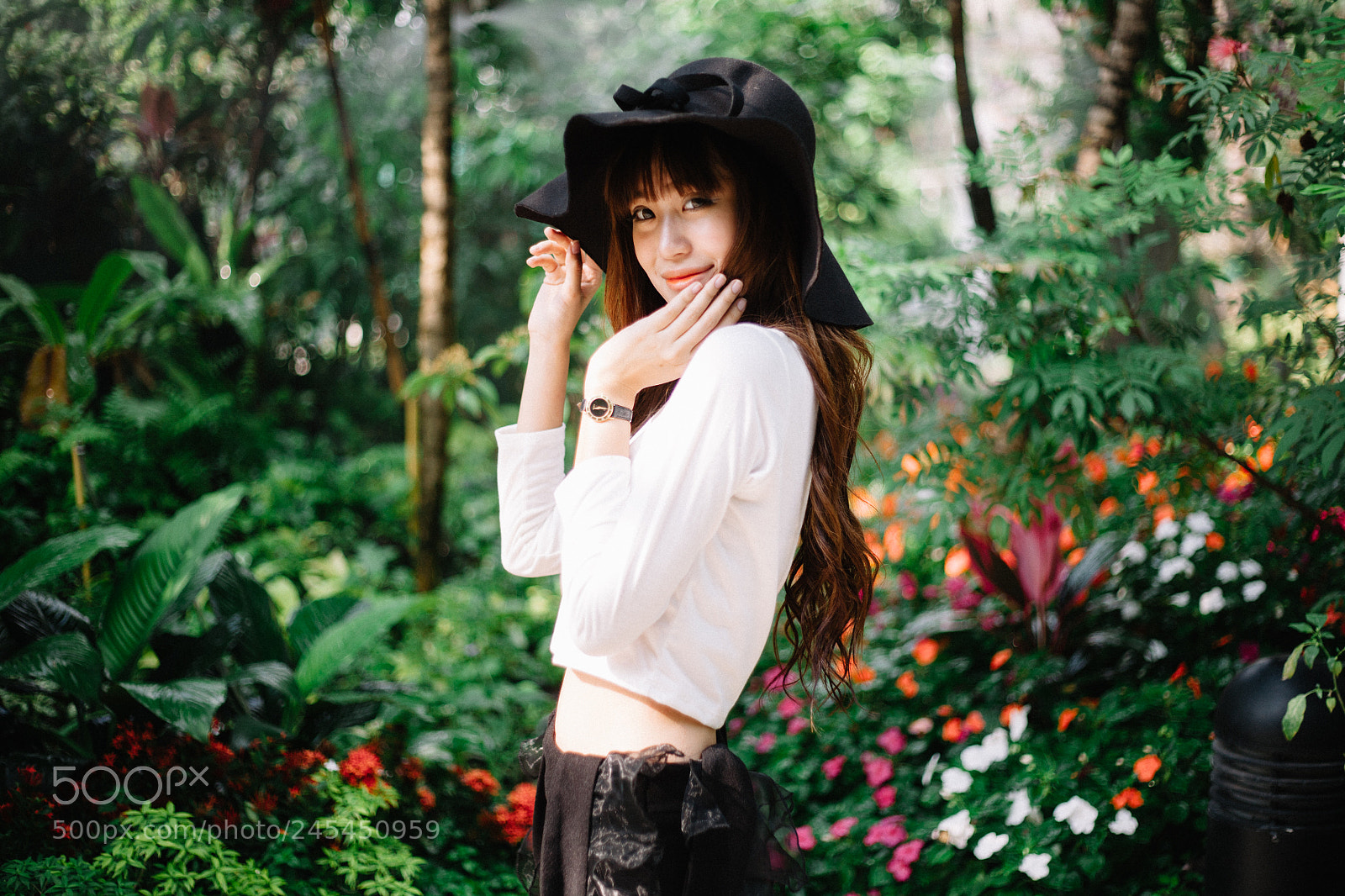 Canon EOS 5D sample photo. The beauty girl with photography