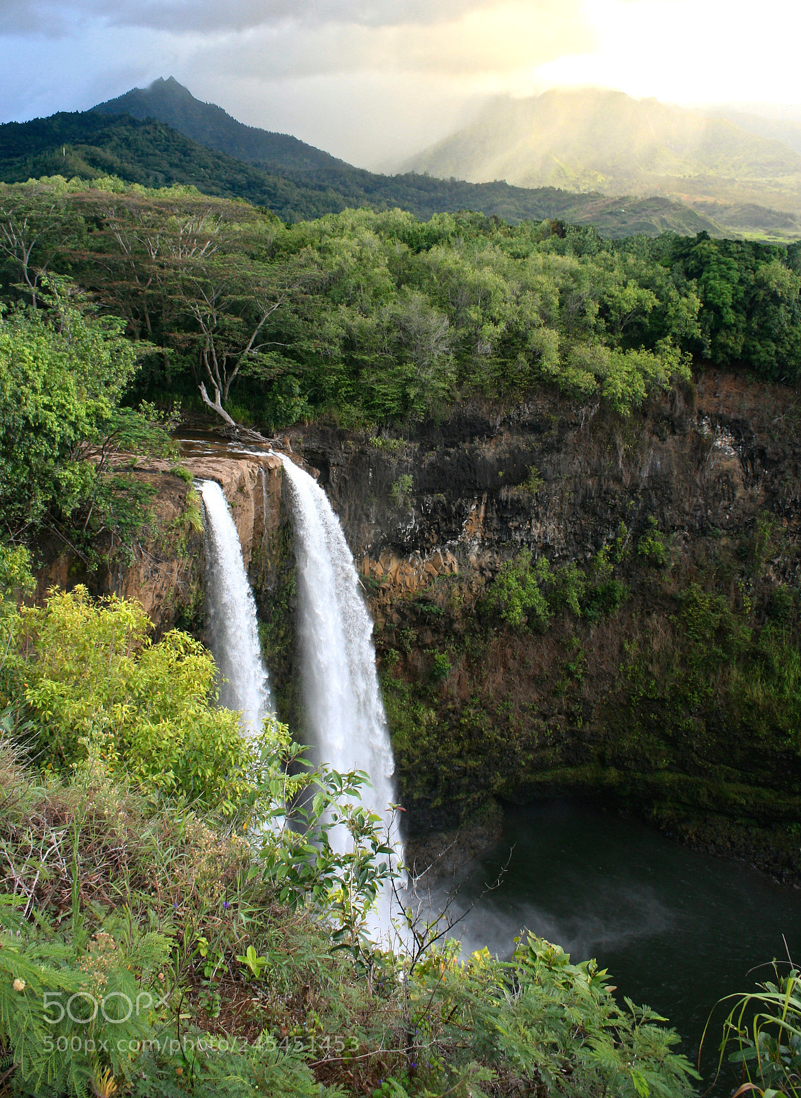 Canon EOS 400D (EOS Digital Rebel XTi / EOS Kiss Digital X) sample photo. Wailua falls kauai photography